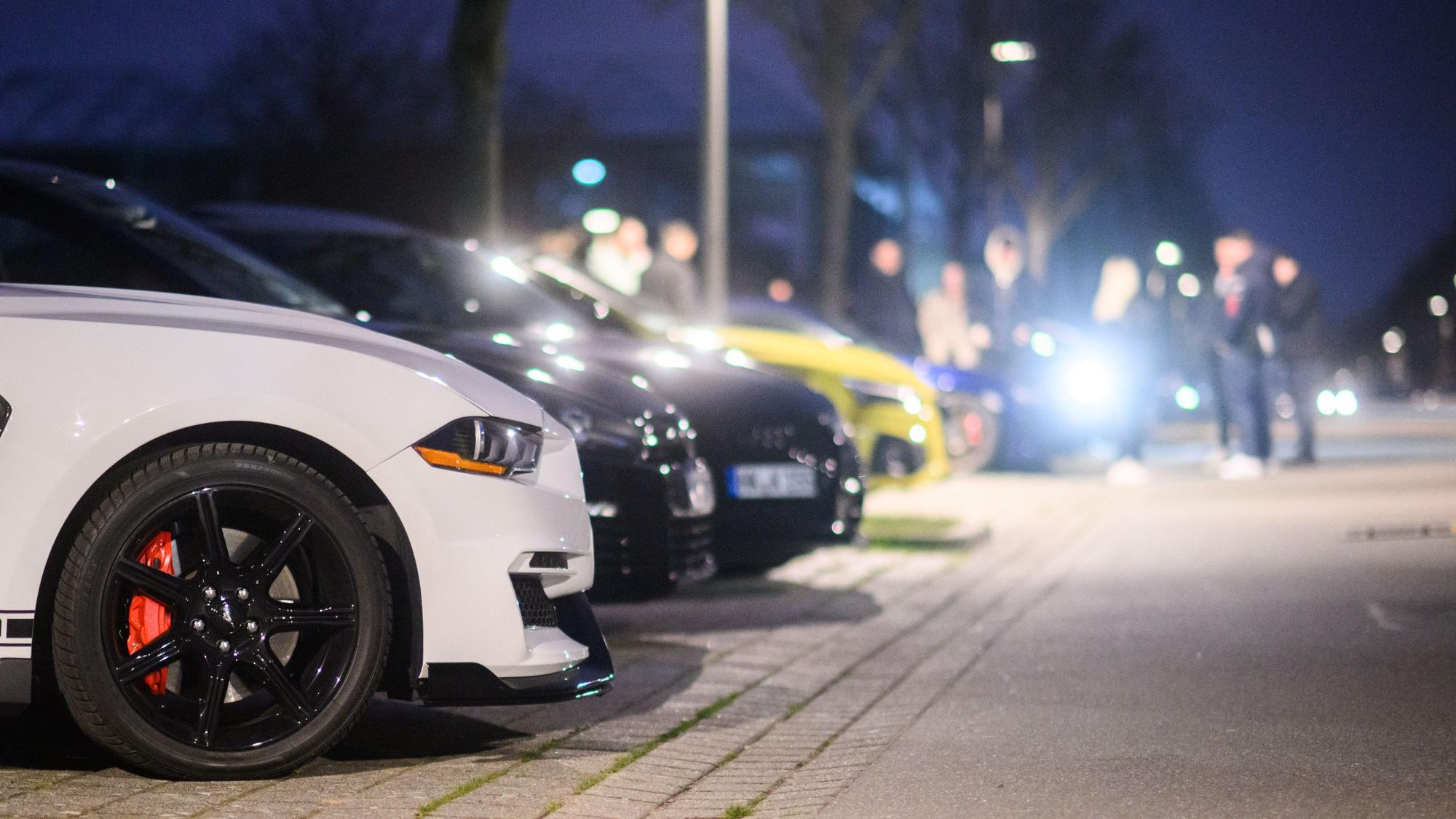 Die Polizei kontrolliert Anhänger der Autotuner-Szene.