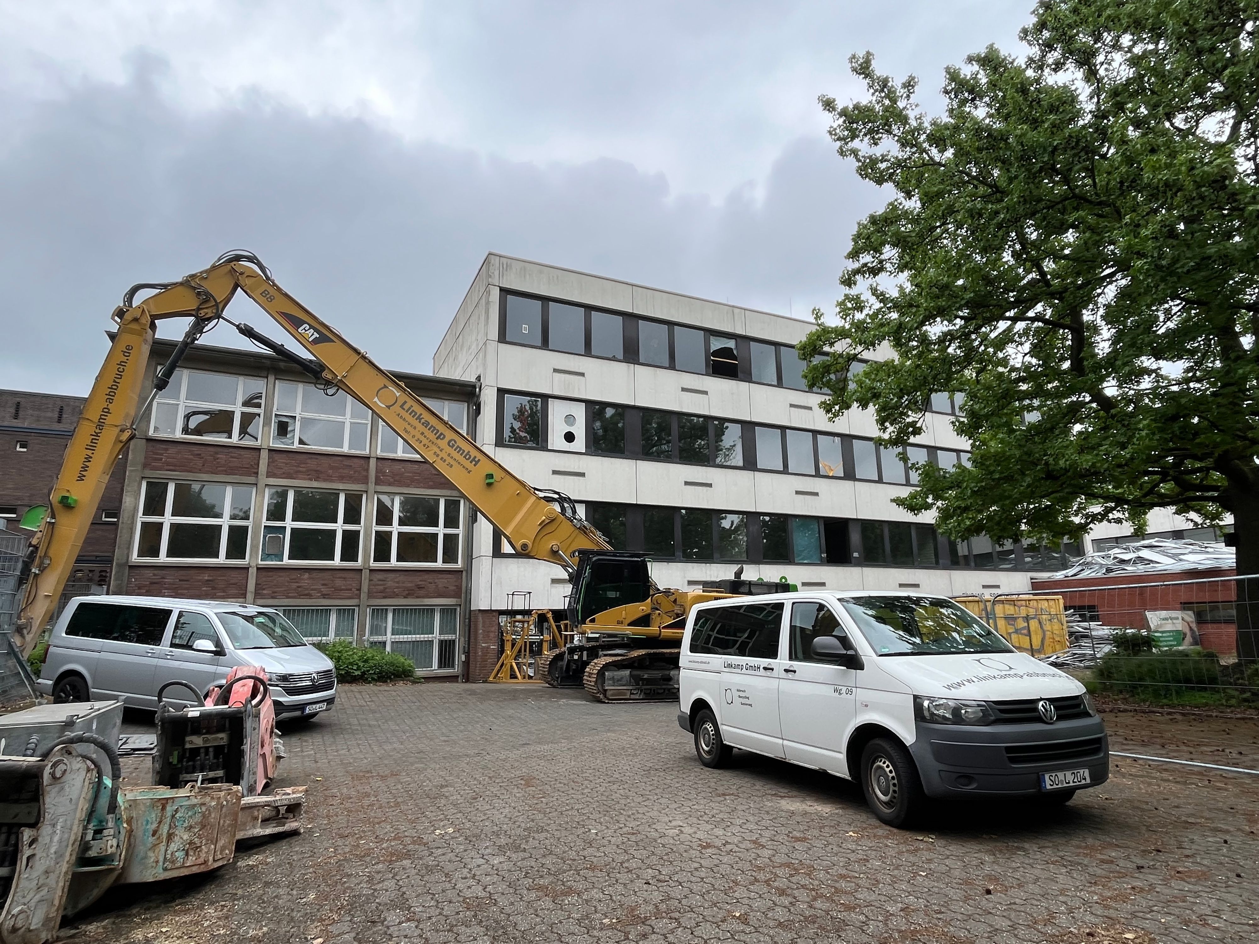 An der Realschule am Stadtpark finden aktuell Bauarbeiten statt. Ob die gefundenen Verunreinigungen damit in Verbindung stehen, ist unklar.
