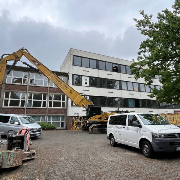 An der Realschule am Stadtpark finden aktuell Bauarbeiten statt. Ob die gefundenen Verunreinigungen damit in Verbindung stehen, ist unklar.