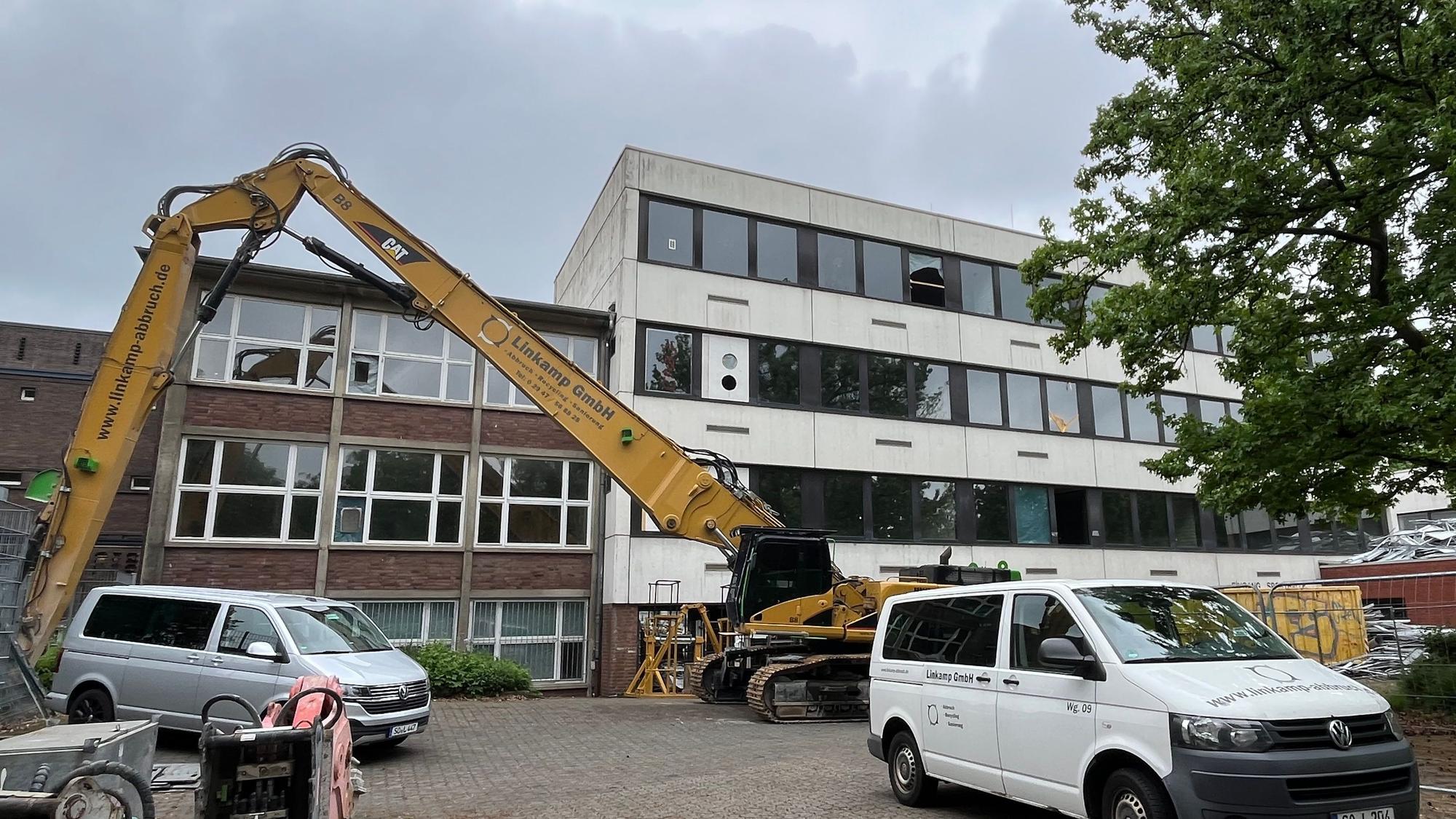 An der Realschule am Stadtpark finden aktuell Bauarbeiten statt. Ob die gefundenen Verunreinigungen damit in Verbindung stehen, ist unklar.