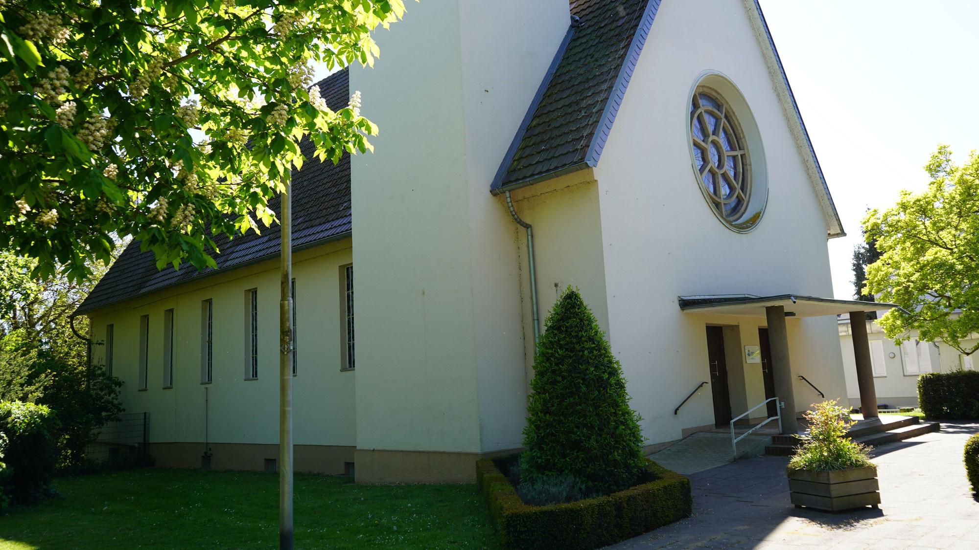 Auf dem Foto ist eine Kirche zu sehen.