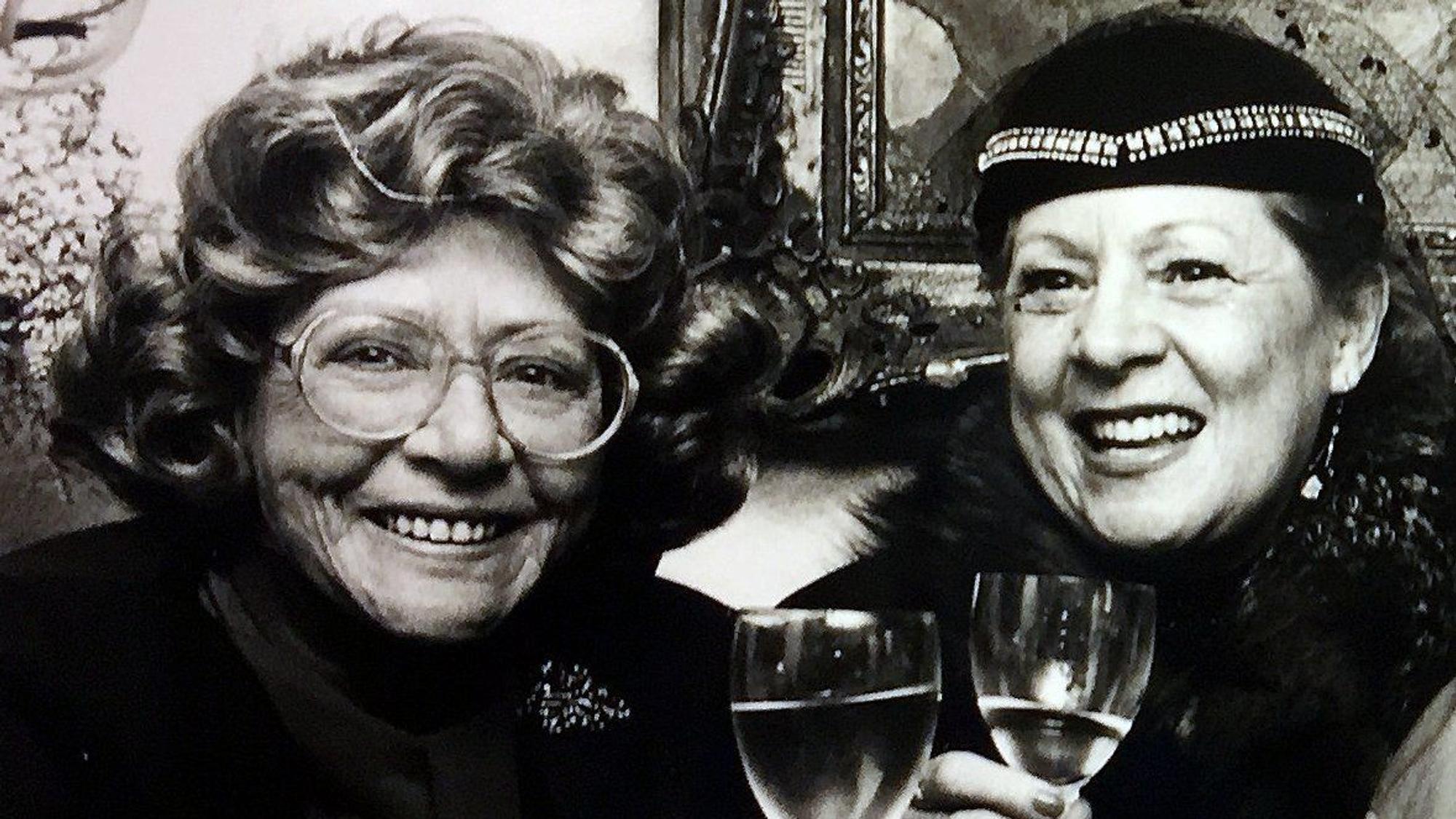 Lore Lorentz (l., Kommödchen")
und Alexandra Kassen ("Senftöpfchen")
Foto: Alfred Koch