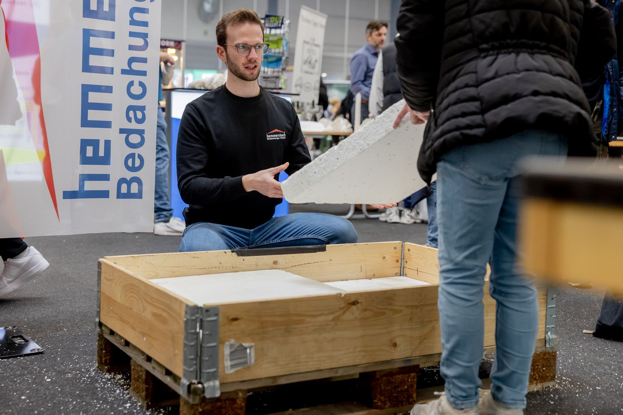 Alexander Köhler, kaufmännischer Leiter der Hemmersbach Bedachungs GmbH auf einer Baumesse