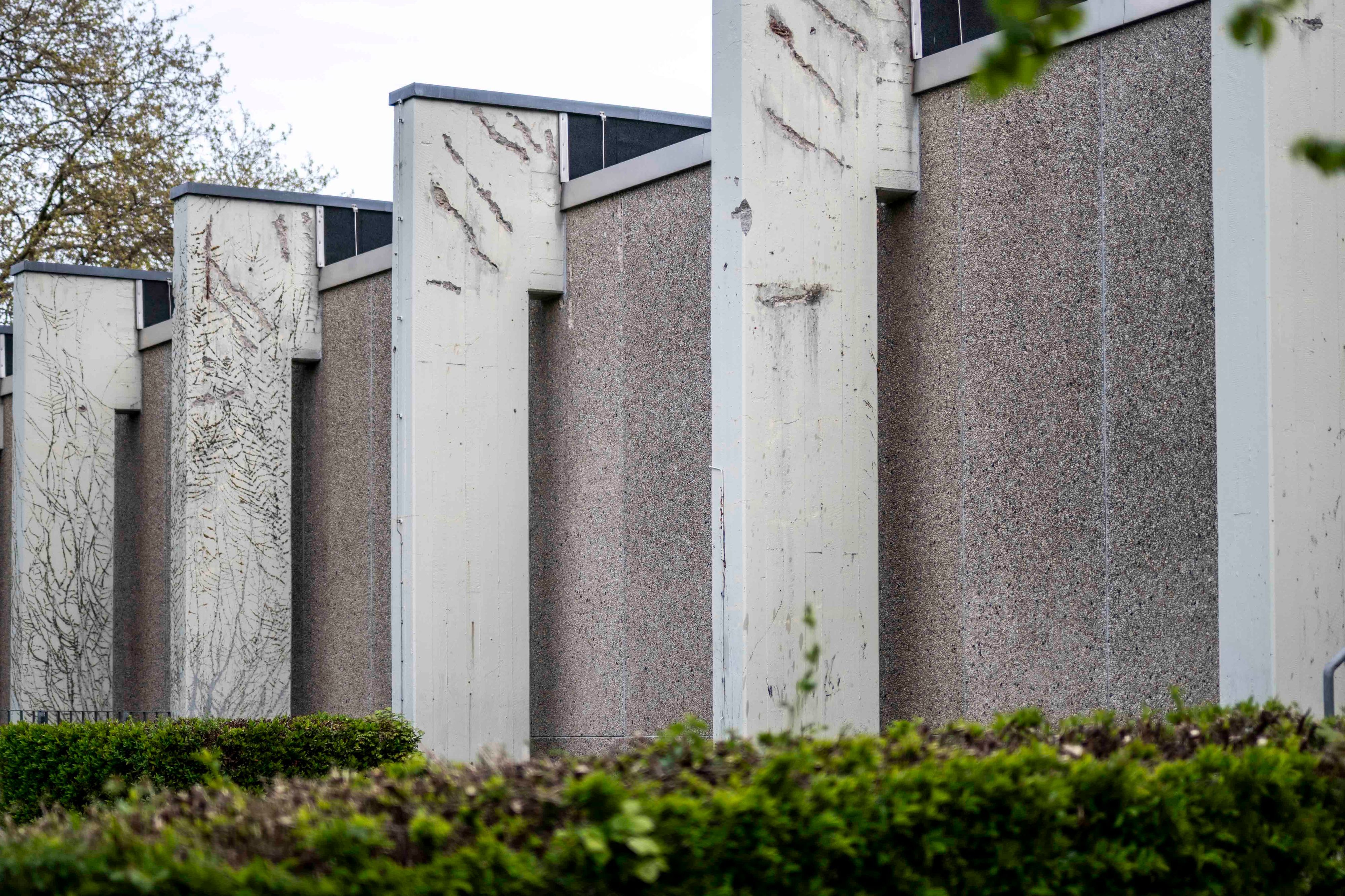 Das Bild zeigt die Fassade des Stadttheaters am Emil-Fischer-Gymnasium.