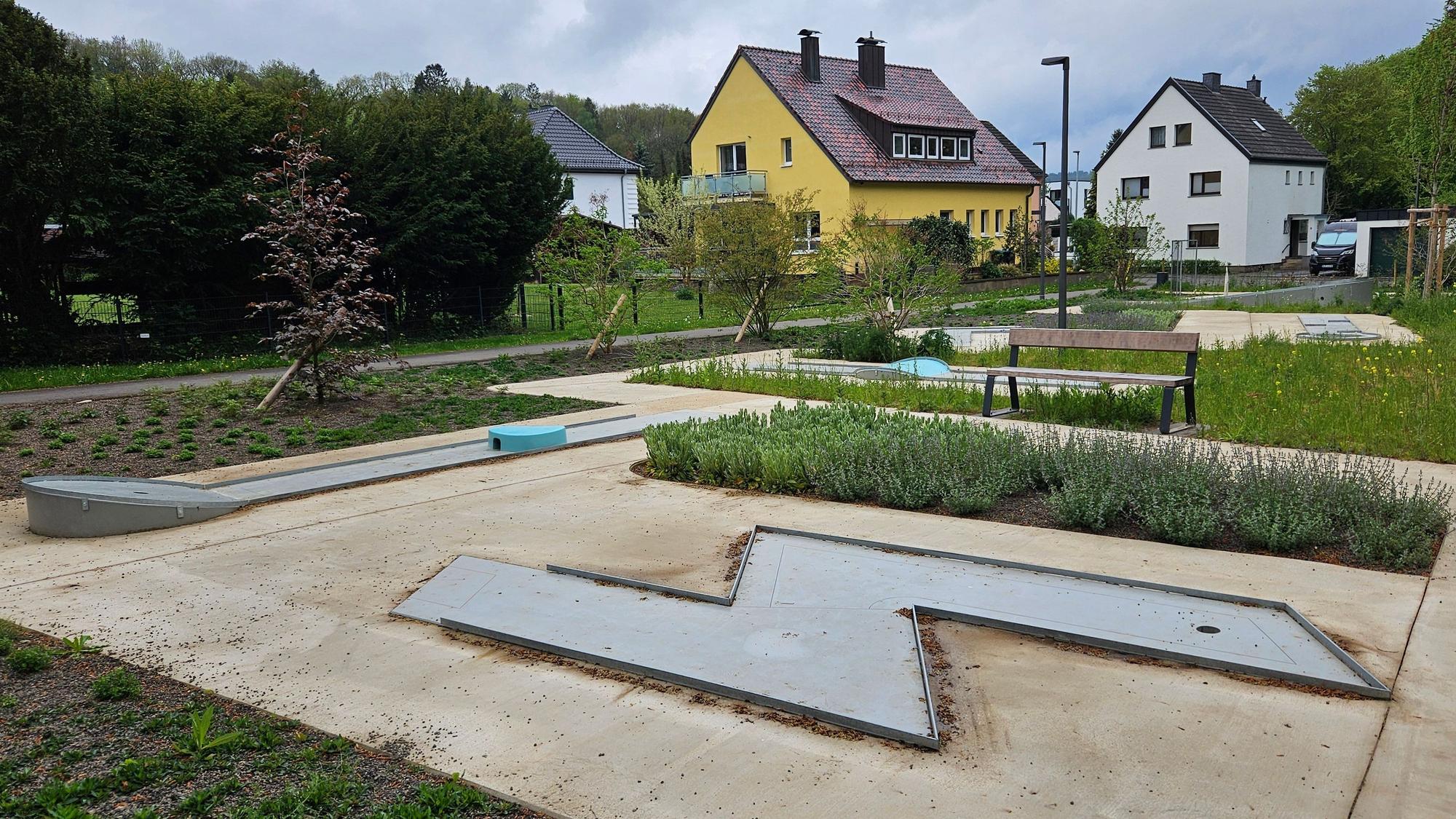Das Bild zeigt die neue Minigolfanlage in Gemünd.