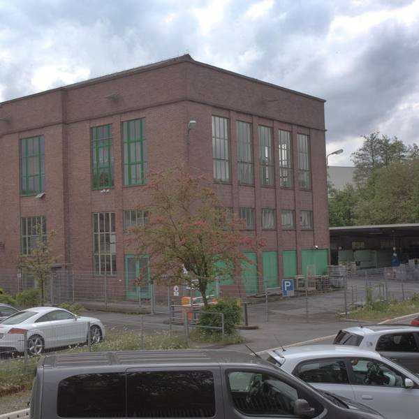 Das Foto zeigt das ehemalige Kesselhaus der Firma Radium.