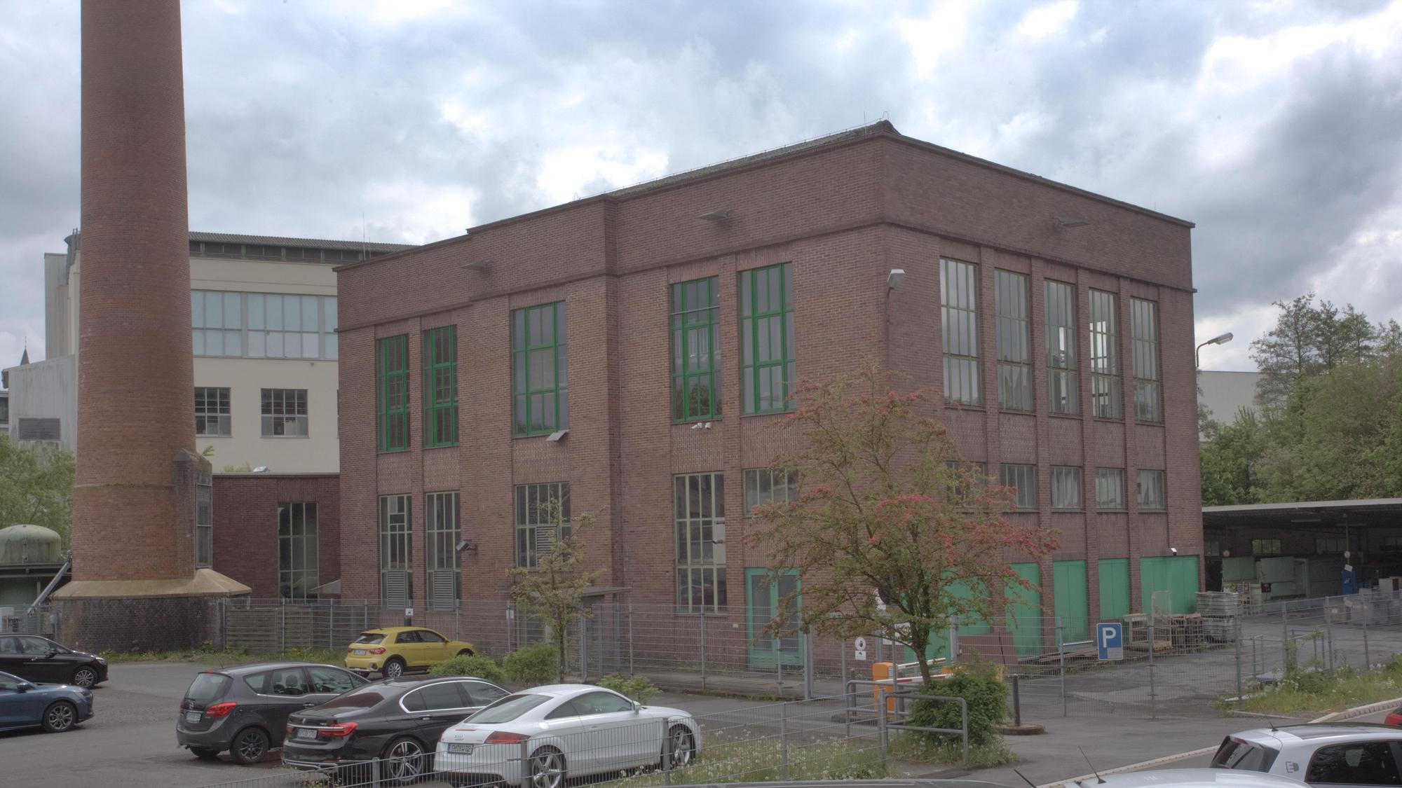 Das Foto zeigt das ehemalige Kesselhaus der Firma Radium.