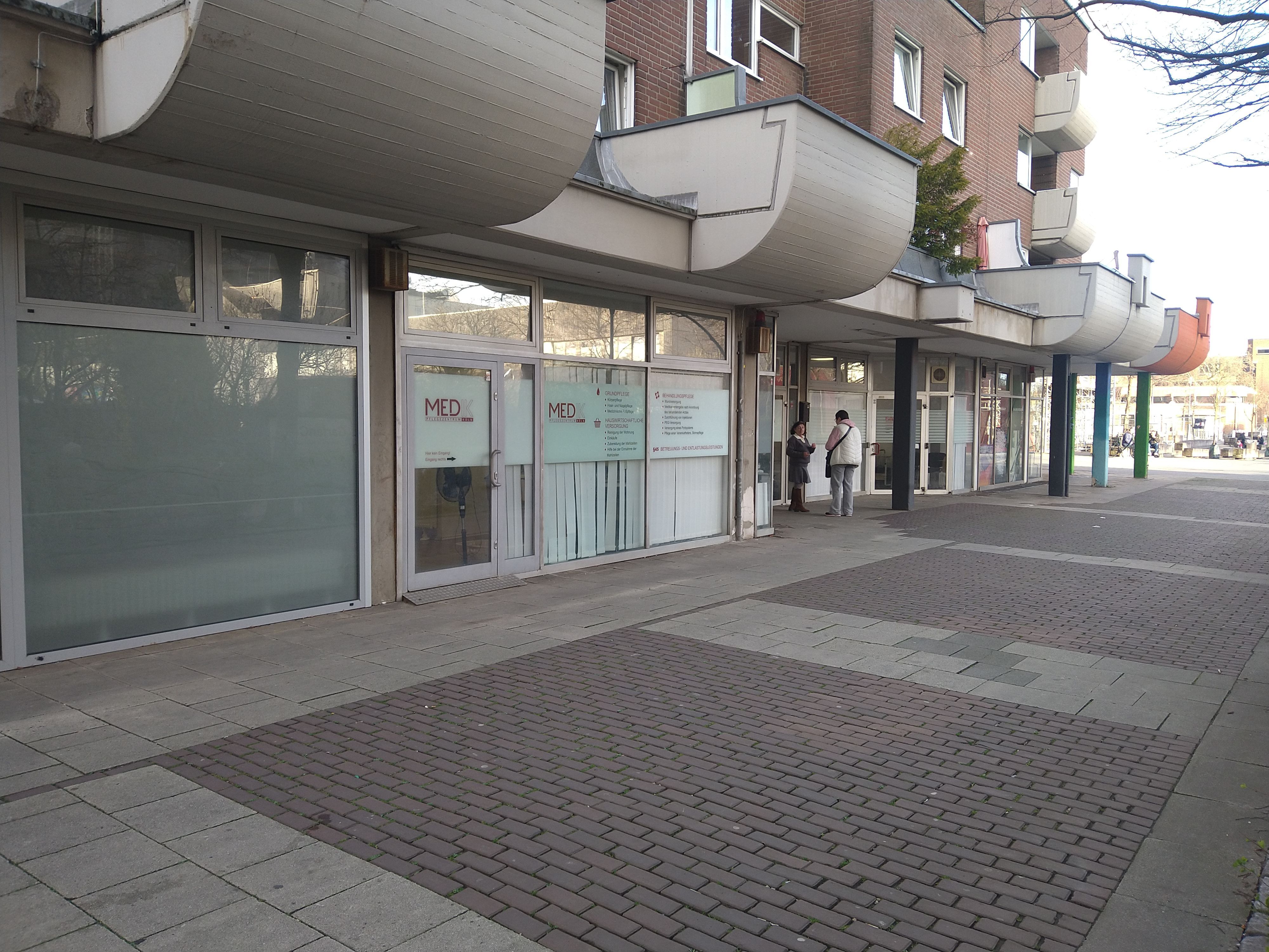 In der Lyoner Passage sind die Kümmerei und ein Pflegezentrum zu finden - für Chorweiler eine ungewöhnlich hohe Dichte an medizinischen Einrichtungen.