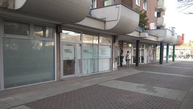 In der Lyoner Passage sind die Kümmerei und ein Pflegezentrum zu finden - für Chorweiler eine ungewöhnlich hohe Dichte an medizinischen Einrichtungen.