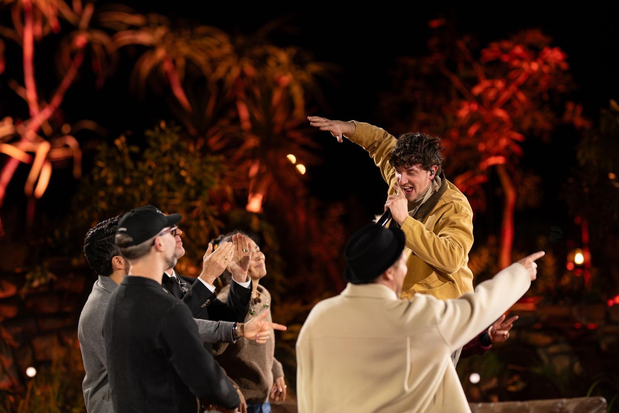 Schlager-Rapper Tream sang einen Song für die Liebe seines Lebens: Das Weißbier. (Bild: RTL / Markus Hertrich)