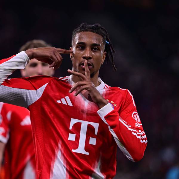 Michael Olise von Bayern Muenchen jubelt.
