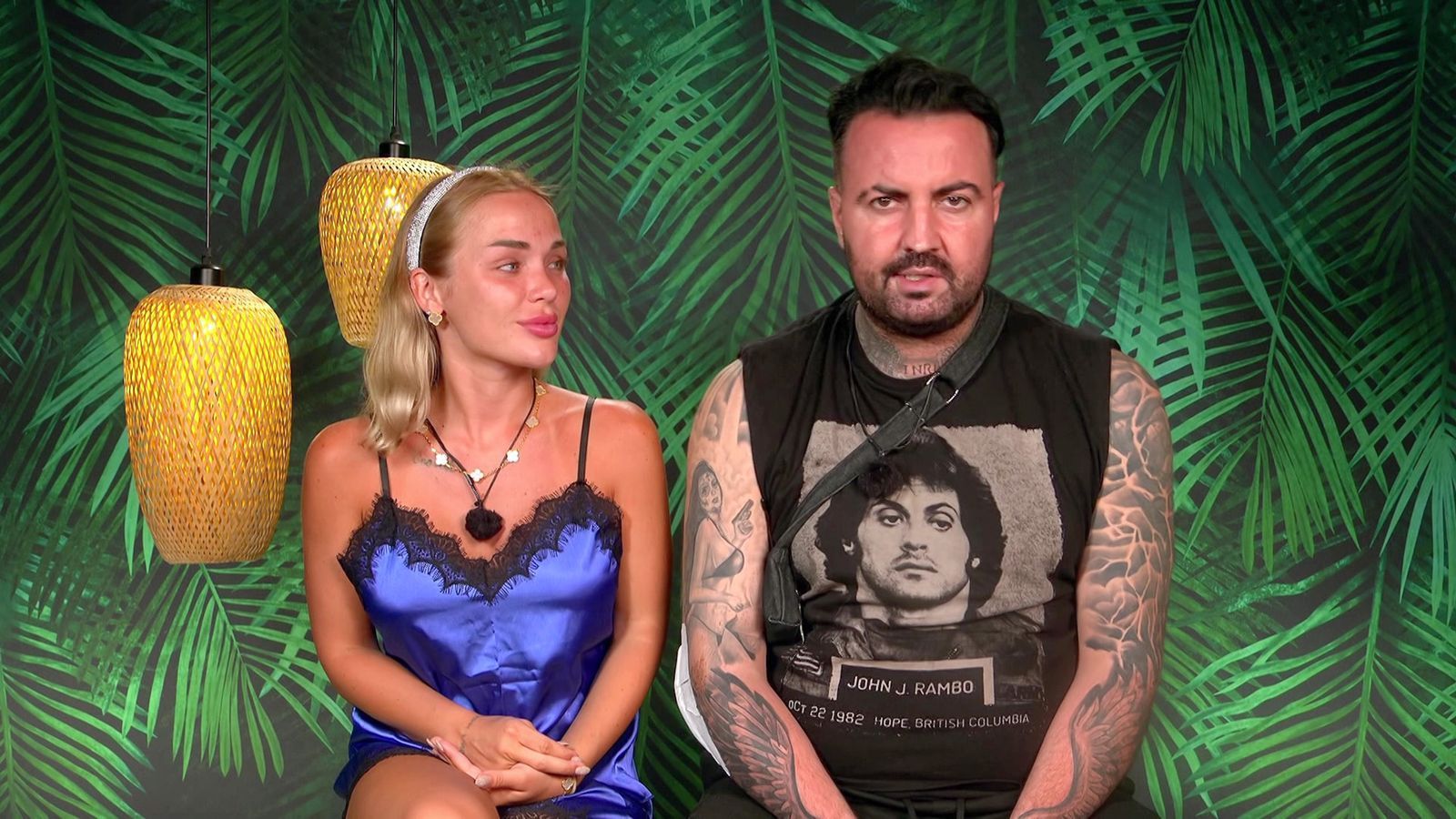 Die Macht der Neuen: Emmy und Cosimo mussten die Allstars zu Paaren verkuppeln, die künftig alles gemeinsam erledigen müssen - auch den Toilettengang. Ergebnisse gibt's erst in der nächsten Folge. (Bild: RTLZWEI)