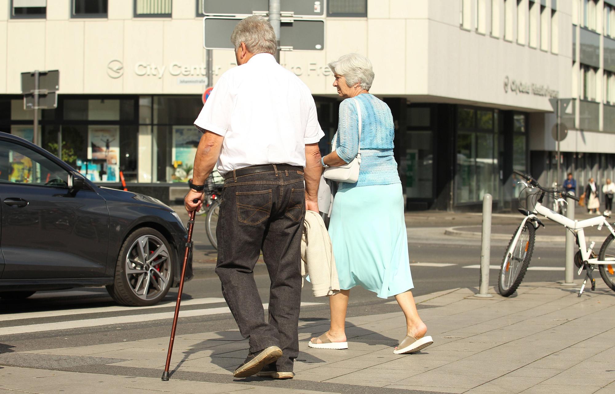 Ein eigenständiges Leben bis ins hohe Alter will die Stadt mit Beratungsgesprächen unterstützen.