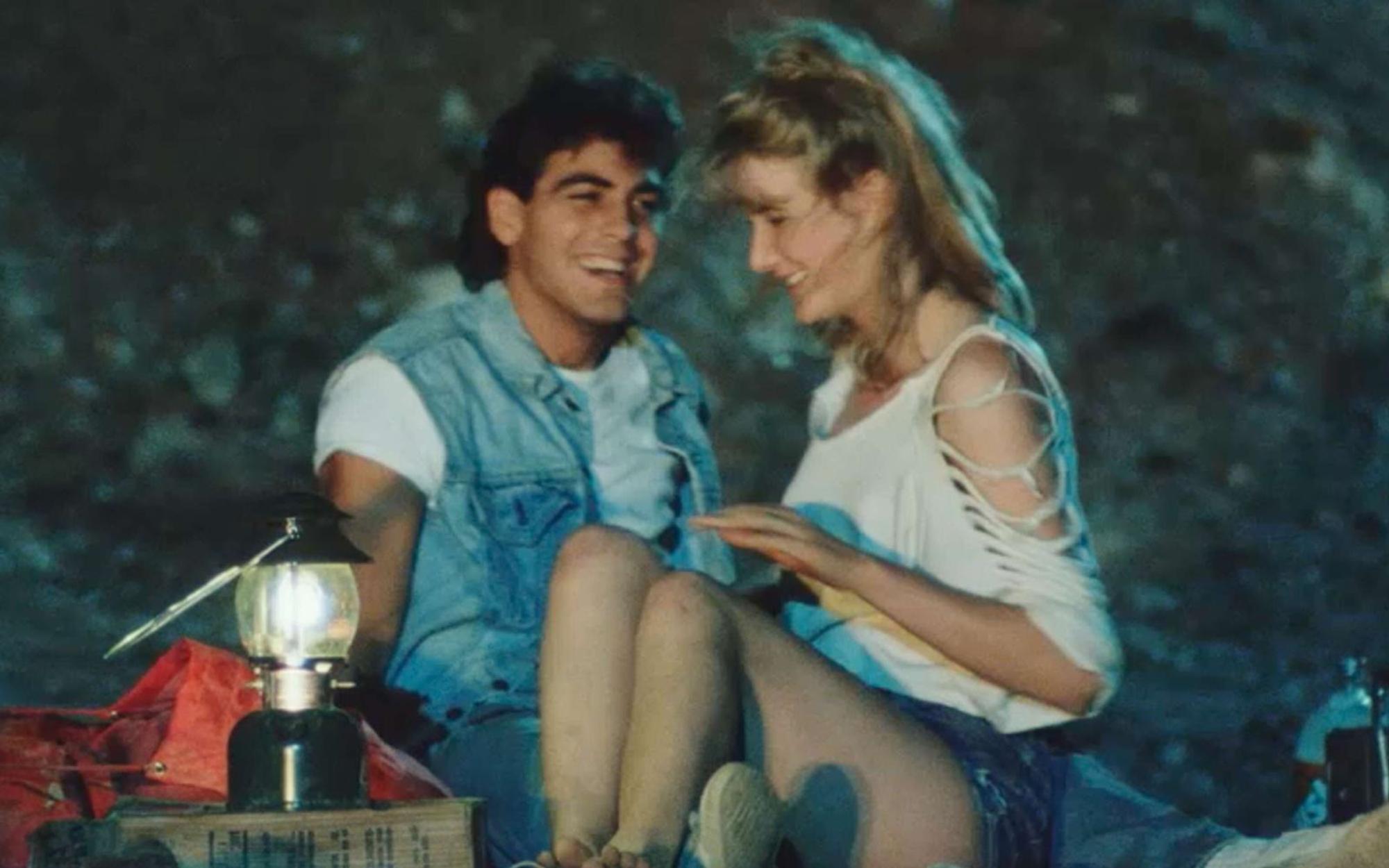 Nur ein kurzer Auftritt: George Clooney und Laura Dern spielten in „Grizzly II: The Predator“ ihre ersten Rollen. (Bild: Myriad Pictures)