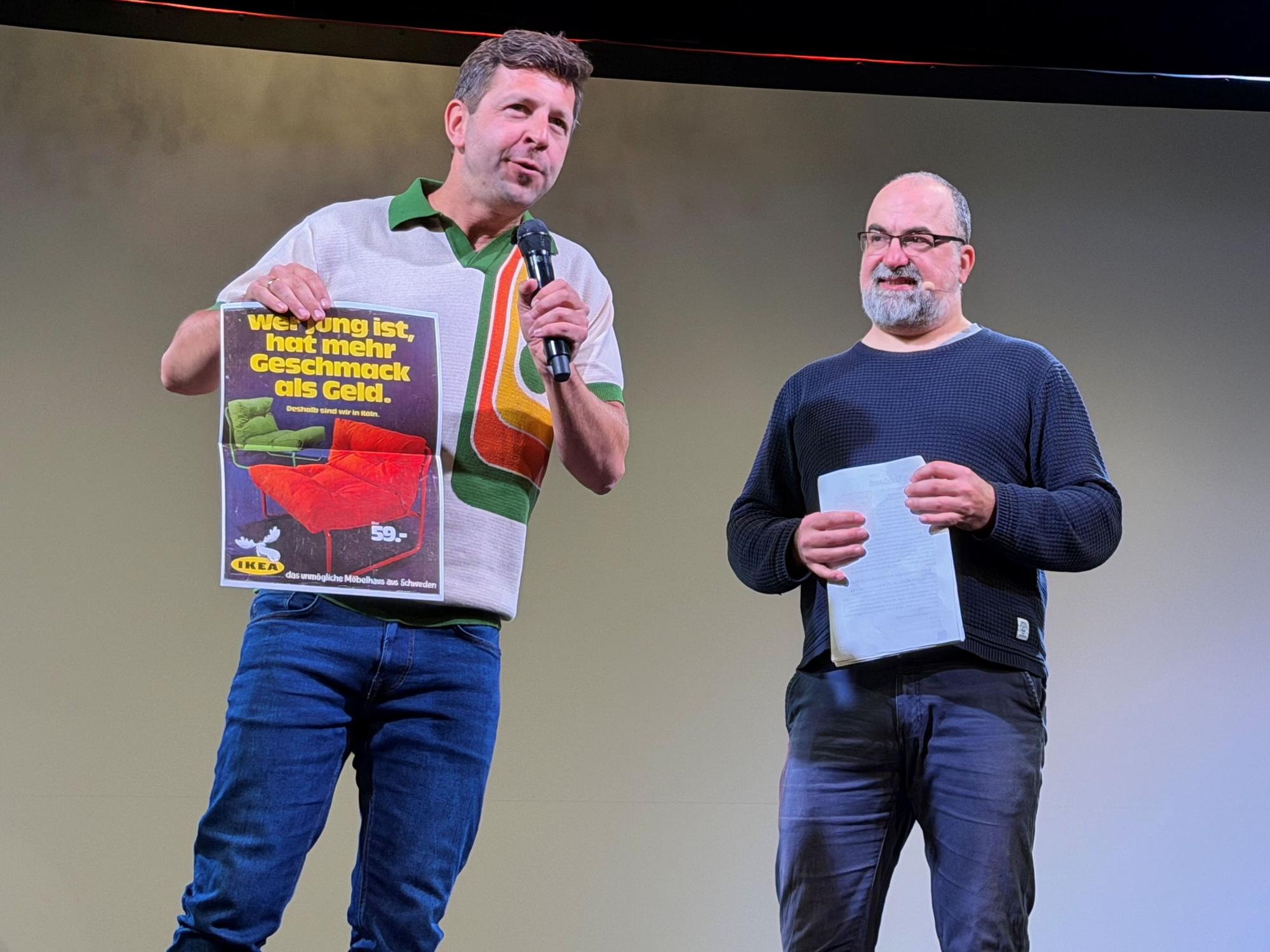 William Danne und Gilly Alfeo stehen auf der Bühne.