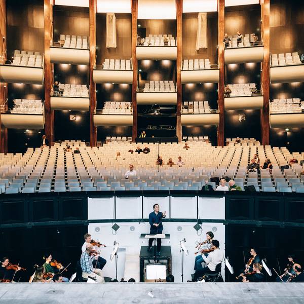 Bei einer Probe am 11. Februar 2026 spielt das Gürzenich-Orchester erstmals seit 2012 wieder am Offenbachplatz.