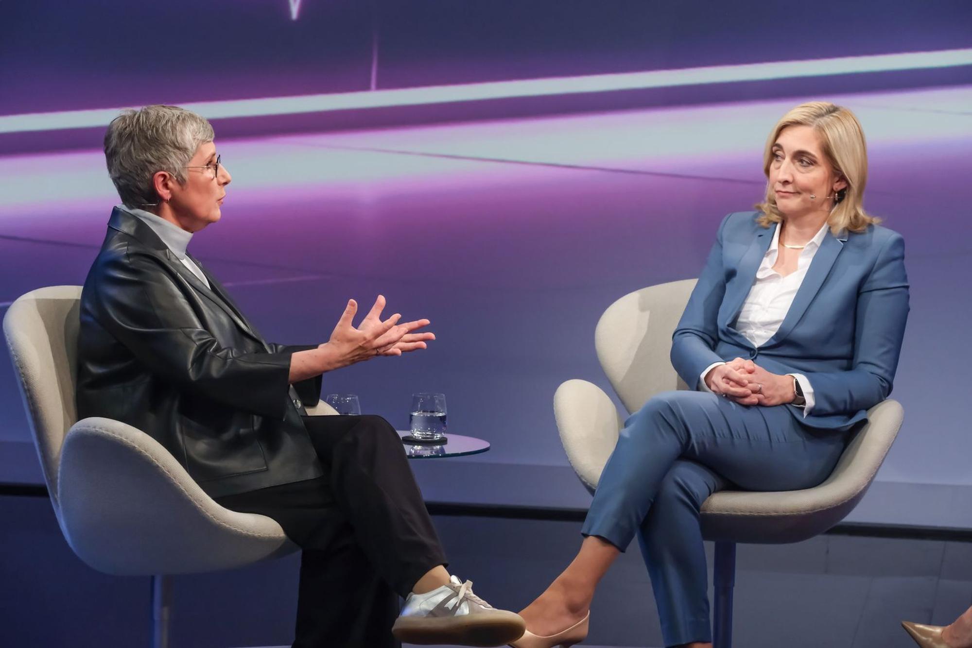 Grünen-Politikerin Britta Haßelmann (links) kritisierte den Reformentwurf von Bundesgesundheitsministerin Nina Warken (CDU) scharf. (Bild: WDR / Oliver Ziebe)