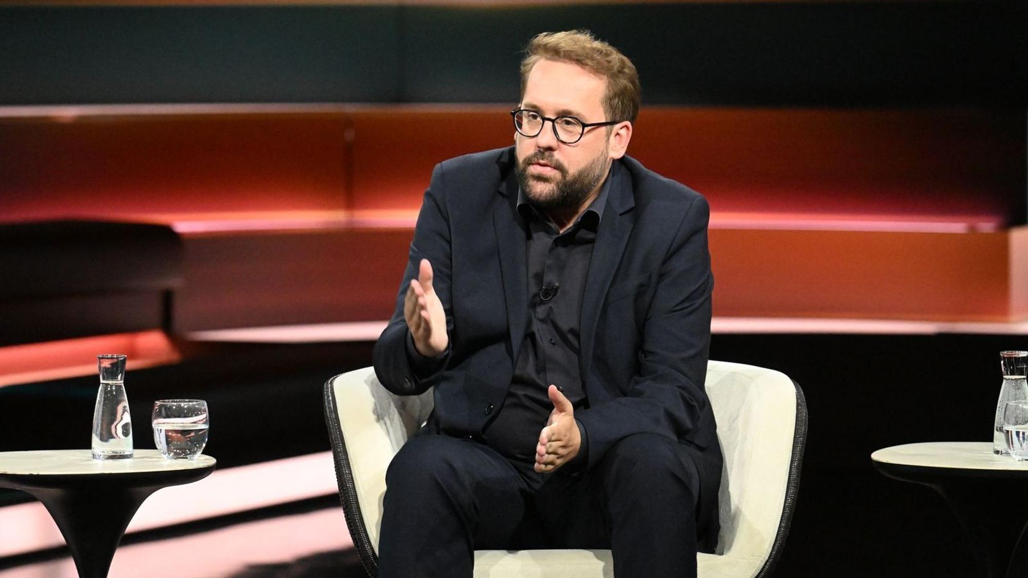 Paul Ronzheimer kritisierte, dass es in der Koalition viel mehr „persönliche Angriffe von Spitzenpolitikern gegen Spitzenpolitiker“ gebe. (Bild: ZDF/ Cornelia Lehmann)