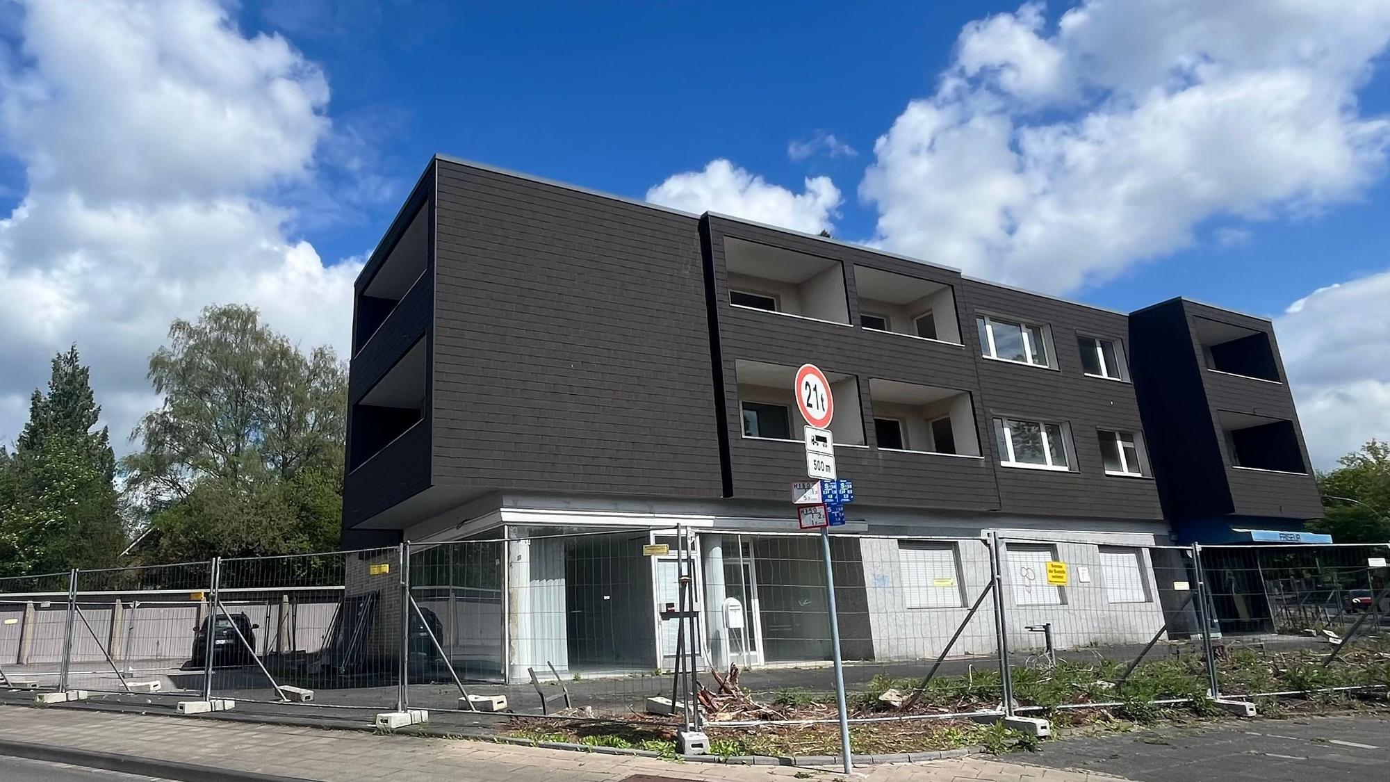 Leerstehende Gebäude an der Ecke Steinbücheler Straße/Bruchhauser Straße