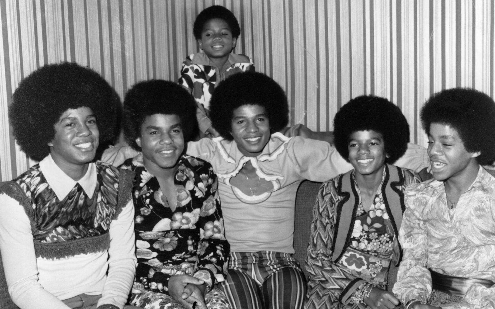 Musikalischer Familienclan: Joseph Jackson drillte seine Söhne (von links: Jermaine, Tito, Randy, Jackie, Michael und Marlon) zu Musikstars, die als The Jackson Five und The Jacksons geschätzte 100 Millionen Platten verkauften. (Bild: William Milsom / Getty Images)