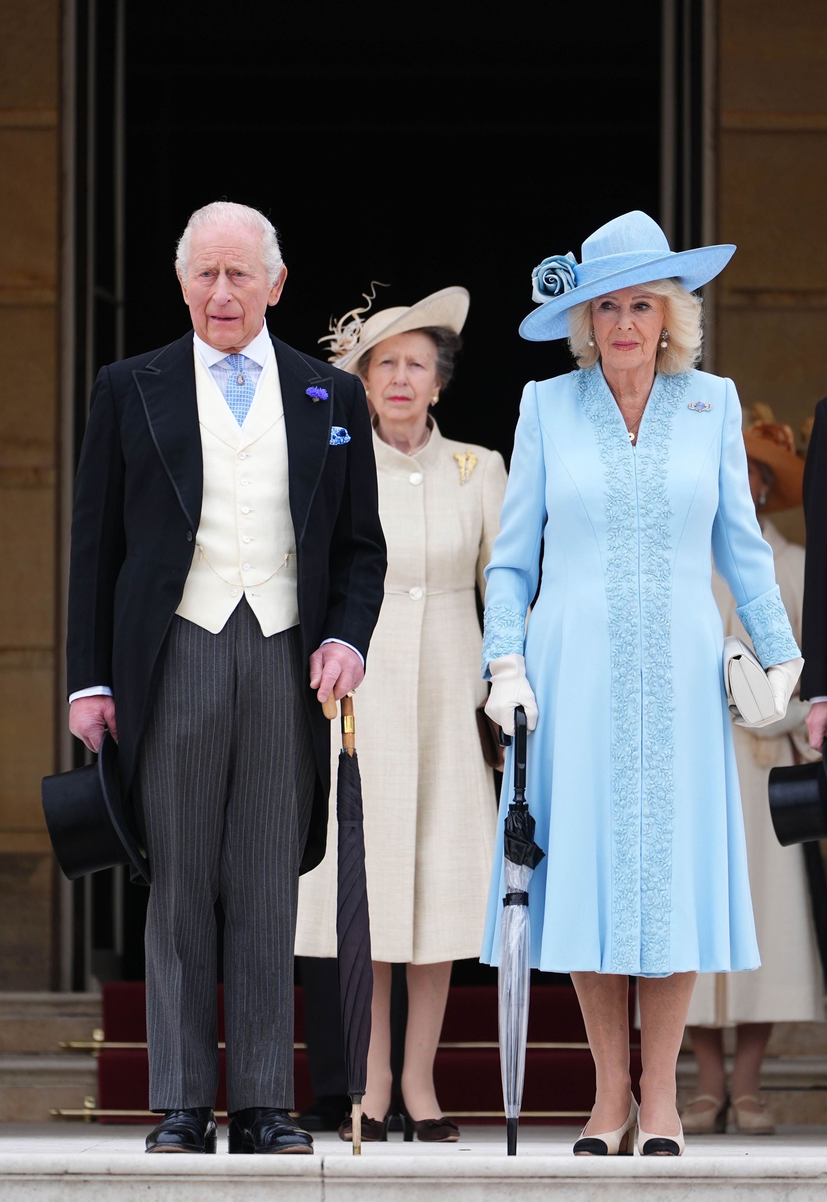 Prinzessin Anne und Königin Camilla vor dem Beginn der jährlichen Gartenparty im Buckingham Palace.