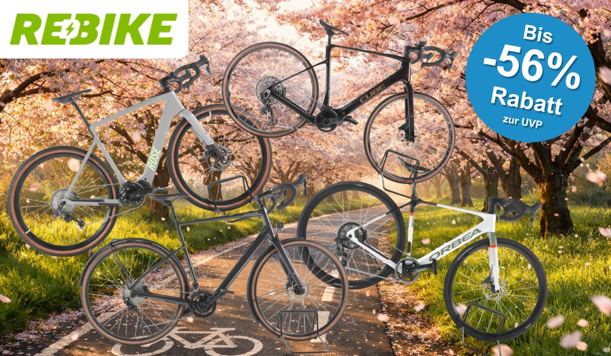 Auf dem Bild sind E Rennräder/Gravelbikes zu sehen auf einem frühlingshaften Hintergrund, die sich aktuell bei Rebike im Sale befinden.