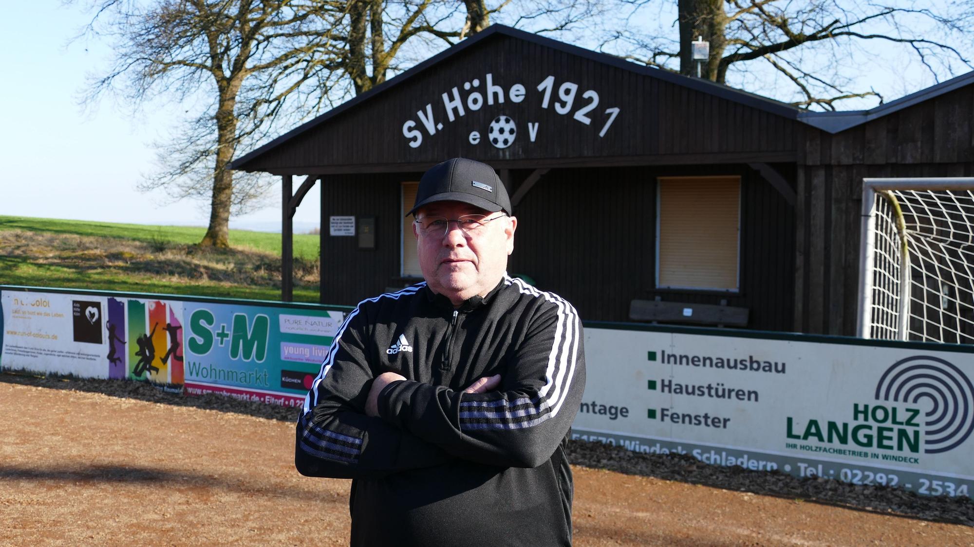 Hans-Jürgen Müller ist Trainer der 1. Mannschaft des SV Höhe.