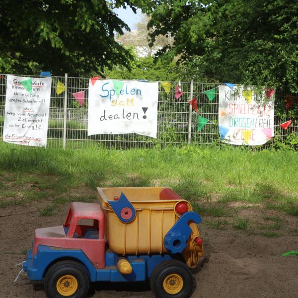 Das erste Kölner Suchthilfezentrum soll auf einer als Spielplatz ausgewiesenen Fläche am Perlengraben entstehen. Anwohner protestieren gegen den Standort.