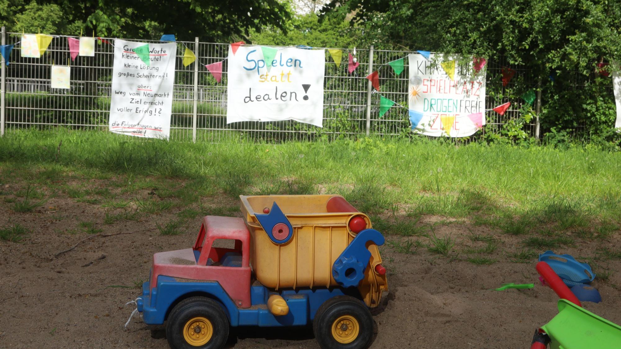 Das erste Kölner Suchthilfezentrum soll auf einer als Spielplatz ausgewiesenen Fläche am Perlengraben entstehen. Anwohner protestieren gegen den Standort.