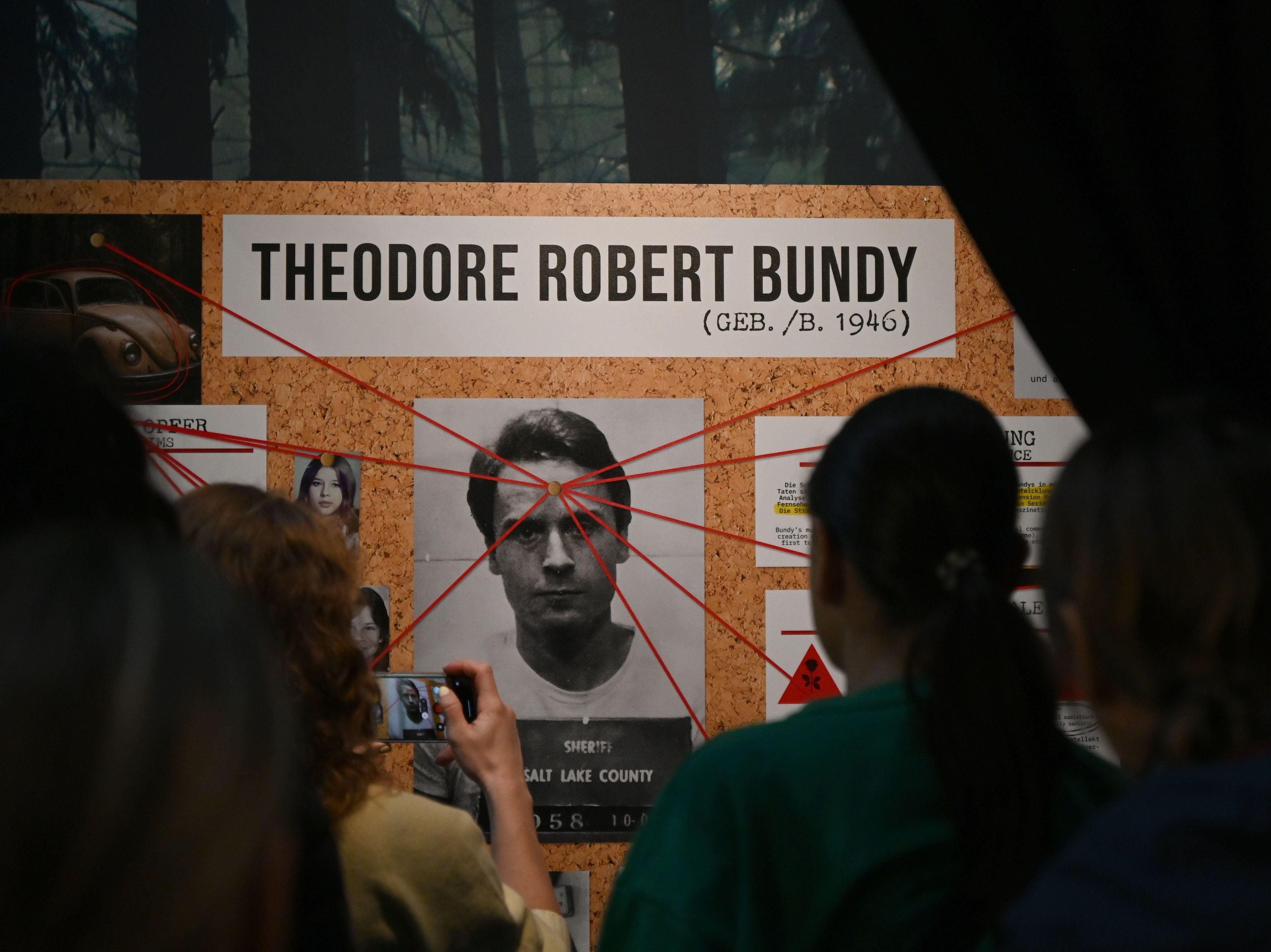 Das Täterprofil und die Taten von Ted Bundy sind Thema in der Ausstellung „Serienkiller – Die True Crime Ausstellung“.
