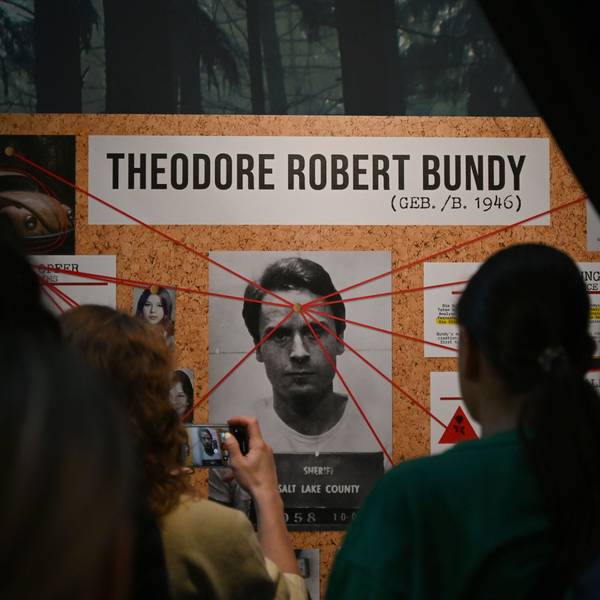 Das Täterprofil und die Taten von Ted Bundy sind Thema in der Ausstellung „Serienkiller – Die True Crime Ausstellung“.