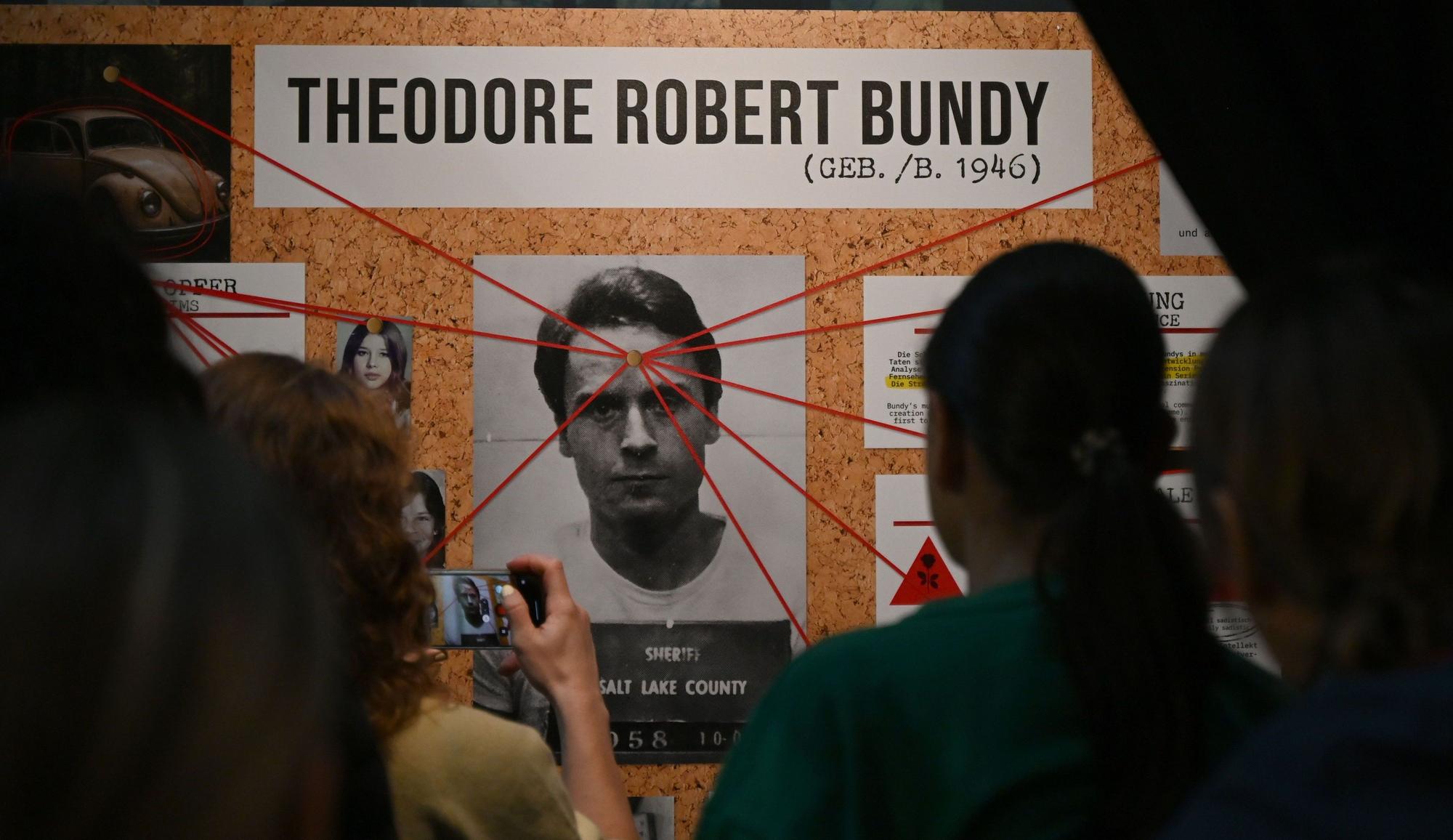 Das Täterprofil und die Taten von Ted Bundy sind Thema in der Ausstellung „Serienkiller – Die True Crime Ausstellung“.