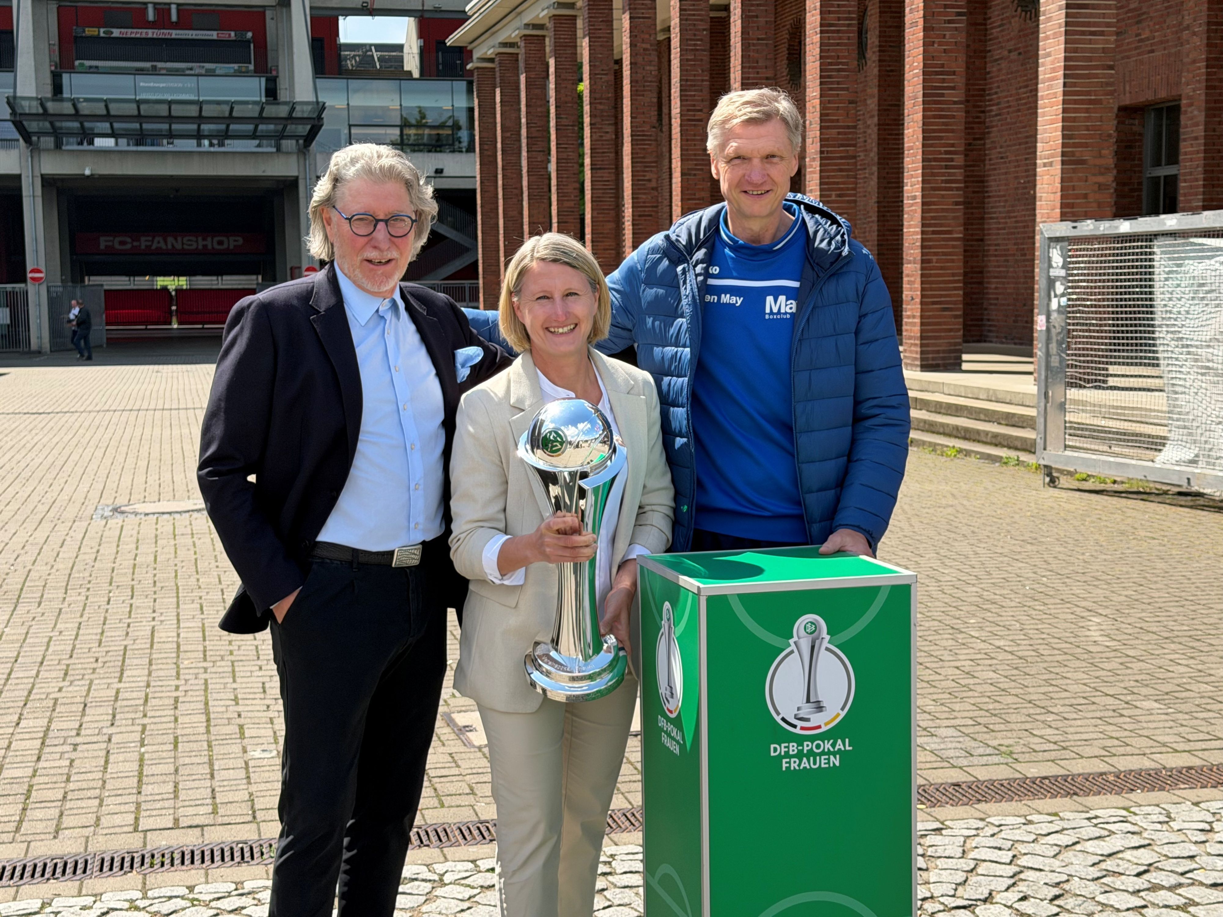Kölns Sportbotschafter Toni Schumacher, Sonja Fuss und Torsten May (v.l.) freuen sich auf das Pokalfinale.