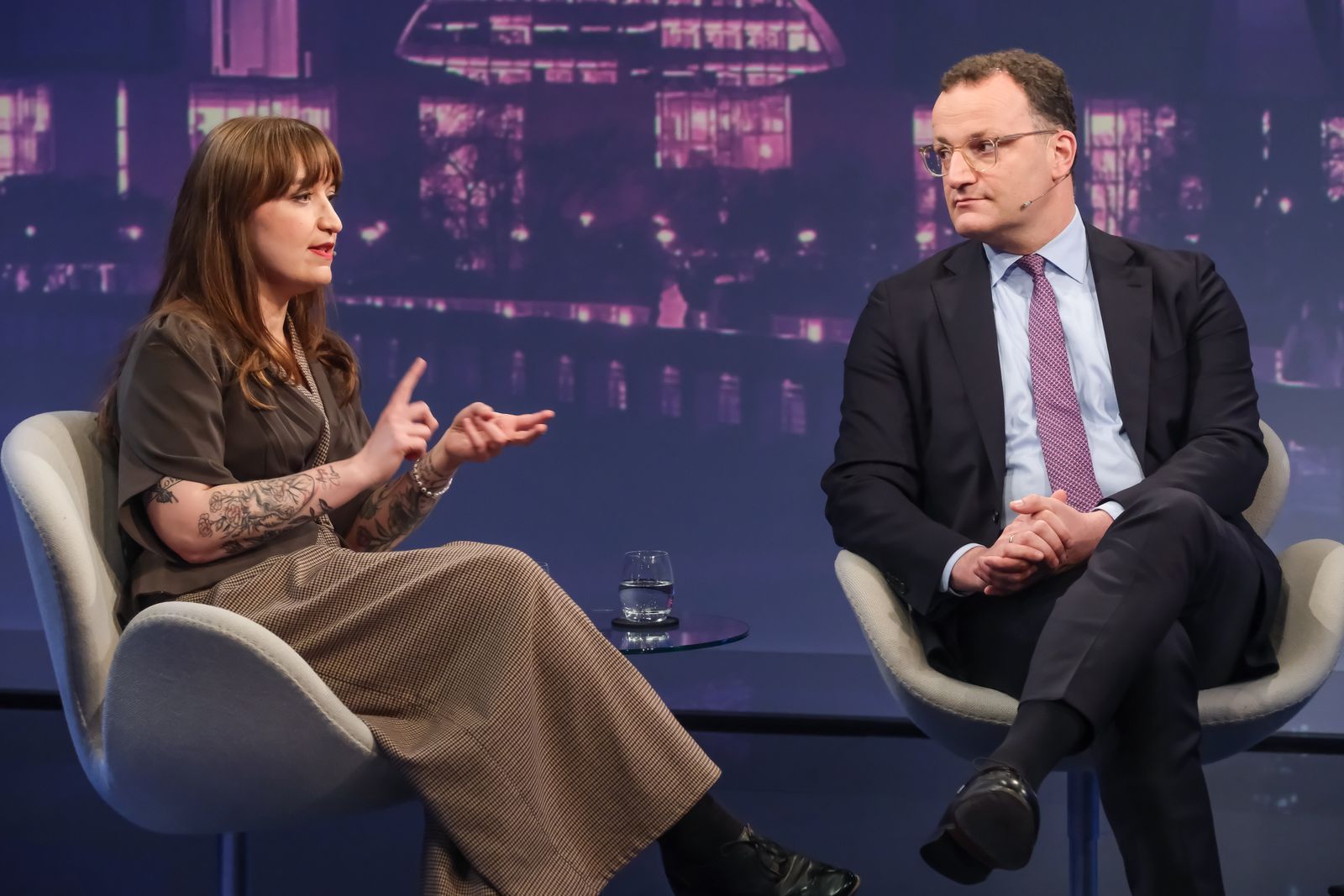 Linken-Fraktionschefin Heidi Reichinnek und Union-Fraktionschef Jens Spahn trafen am Mittwochabend bei „Maischberger“ aufeinander. (Bild: WDR / Oliver Ziebe)