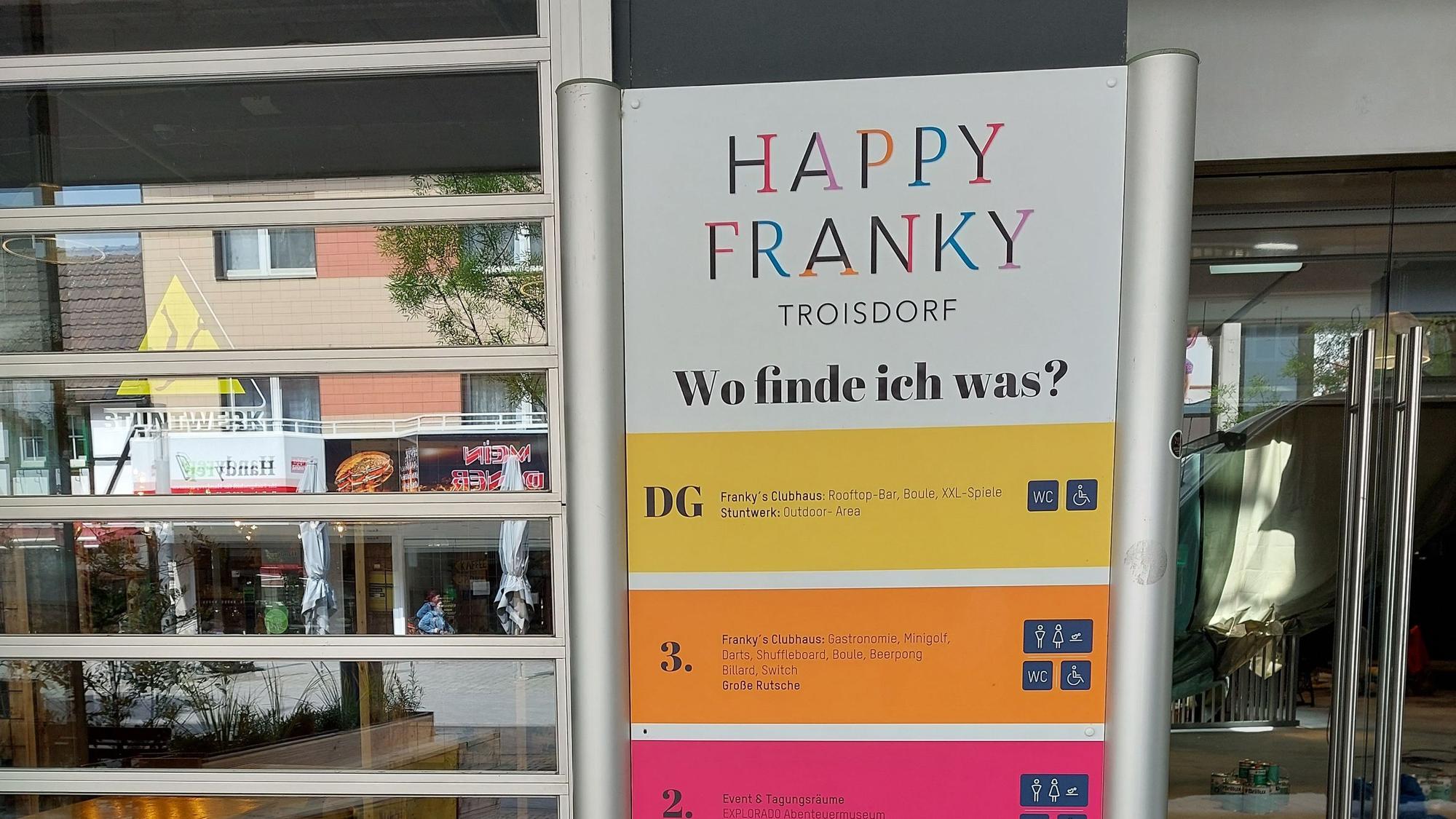 Unter dem neuen Namen "MO.Life" eröffnet am Wochenende das bisherige Happy Franky an der Troisdorfer Fußgängerzone. Seit Ende Februar wurde umgebaut und renoviert
Explorado