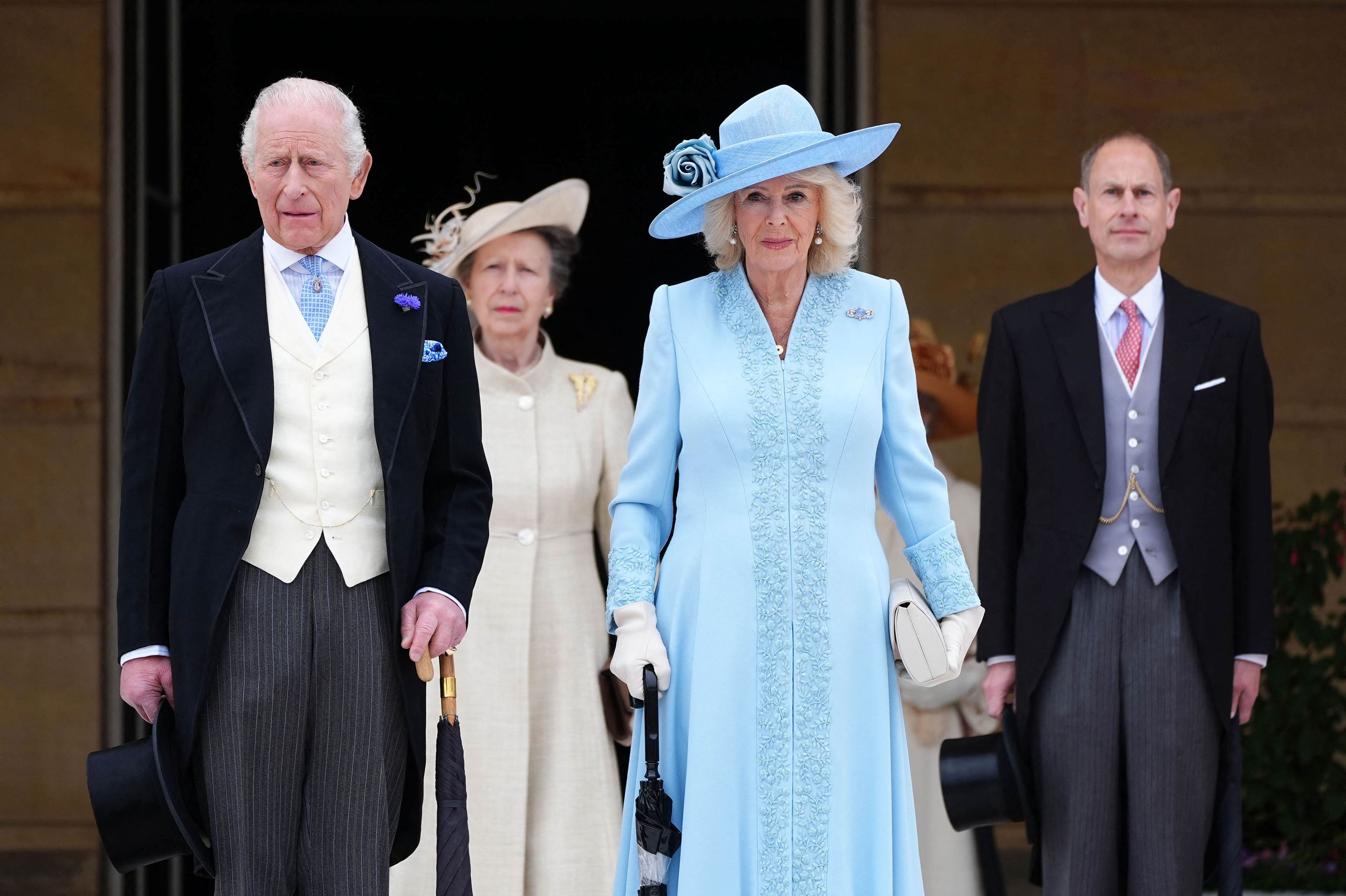 König Charles III. und Königin Camilla empfangen am 6. Mai 2026 gemeinsam mit Prinzessin Anne (M) rund 8.000 Gäste zur ersten Gartenparty der Saison im Buckingham Palace.