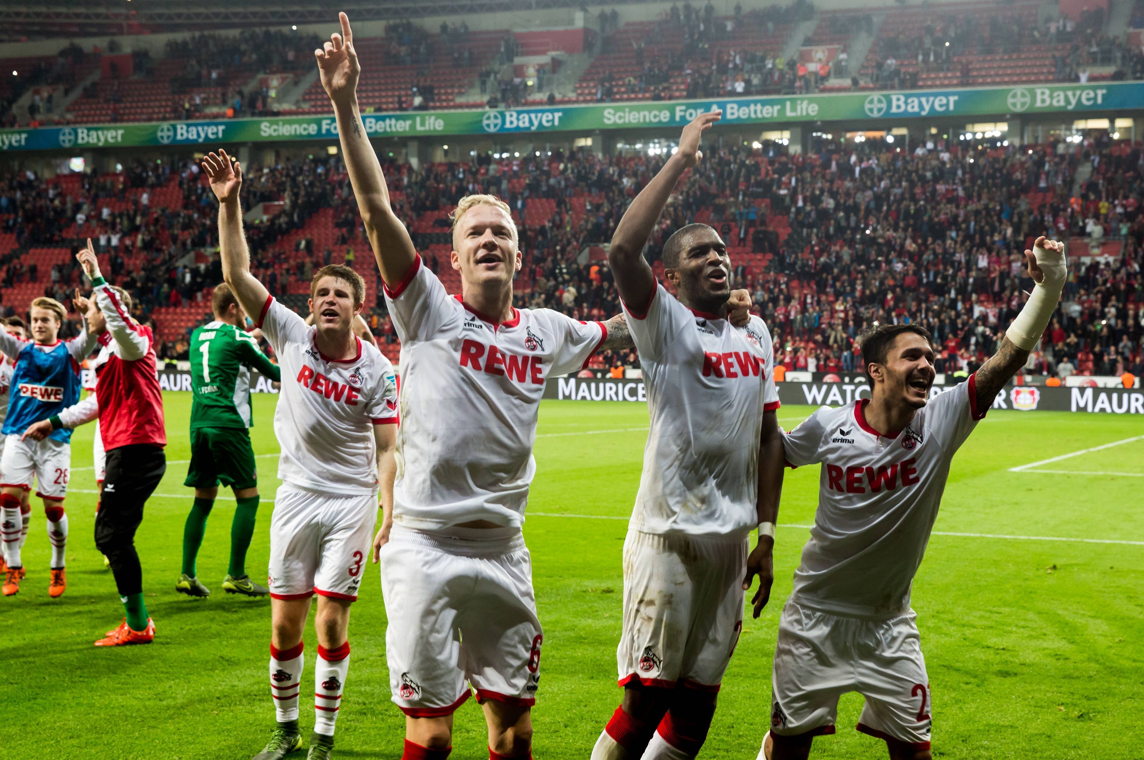 Ex-FC-Profi Kevin Vogt jubelt zusammen mit Anthony Modeste nach dem Derby-Sieg gegen Bayer Leverkusen im November 2015.