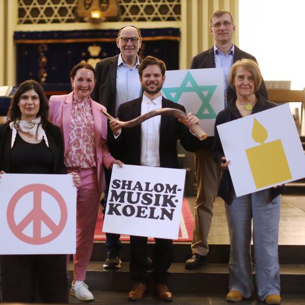 Derya Karadag, Claudia Hesse, Michael Rado, Bar Zemach, Joachim Hardewig und Ulrike Neukamm (v.l.) in der Synagoge bei der Vorstellung des Festivals Shalom-Musik.