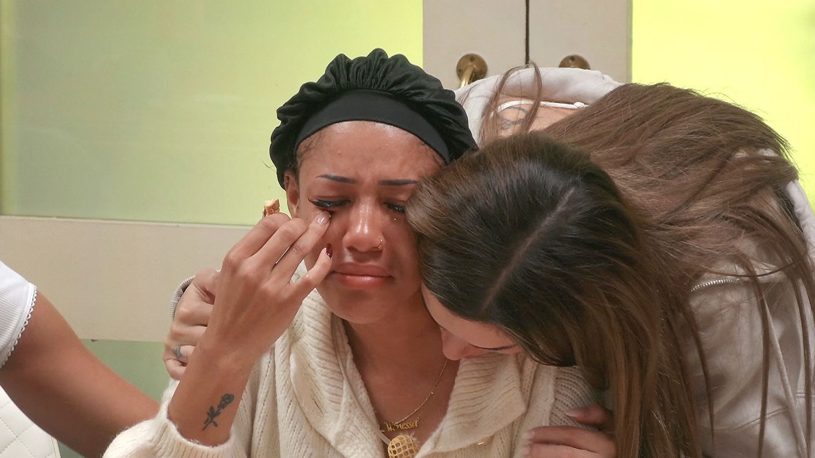 Vanessas Verletzungen sind noch nicht verheilt. 
 (Bild: RTL)