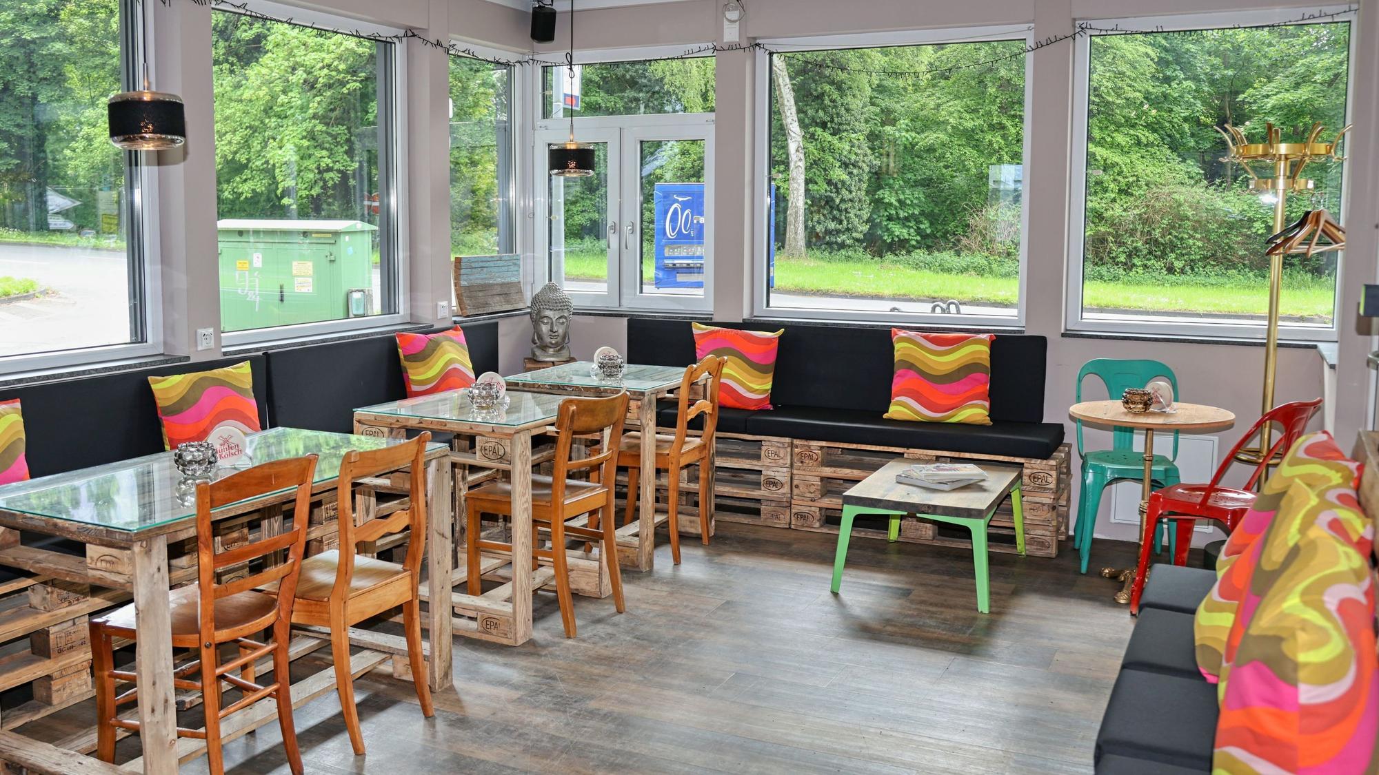 Blick in das Lokal Schmitzebud.