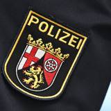 Offenbar gibt es eine Geiselnahme in einer Bank im rheinland-pfälzischen. Die Polizei ist vor Ort. (Symbolbild)