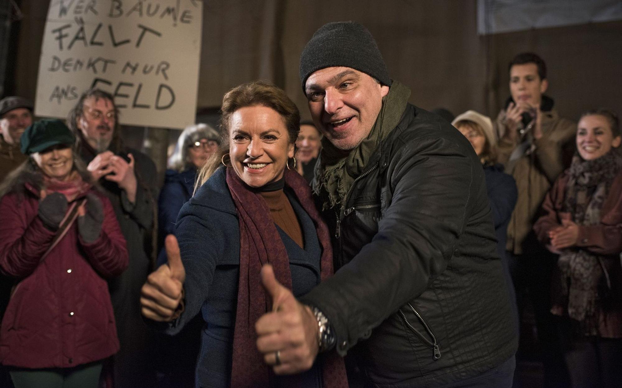 Prominente Gastrolle: Christine Neubauer wollte schon immer einmal in der Lindenstraße spielen, in der Folge 1.757 klappte es schließlich. (Bild: WDR/Steven Mahner)