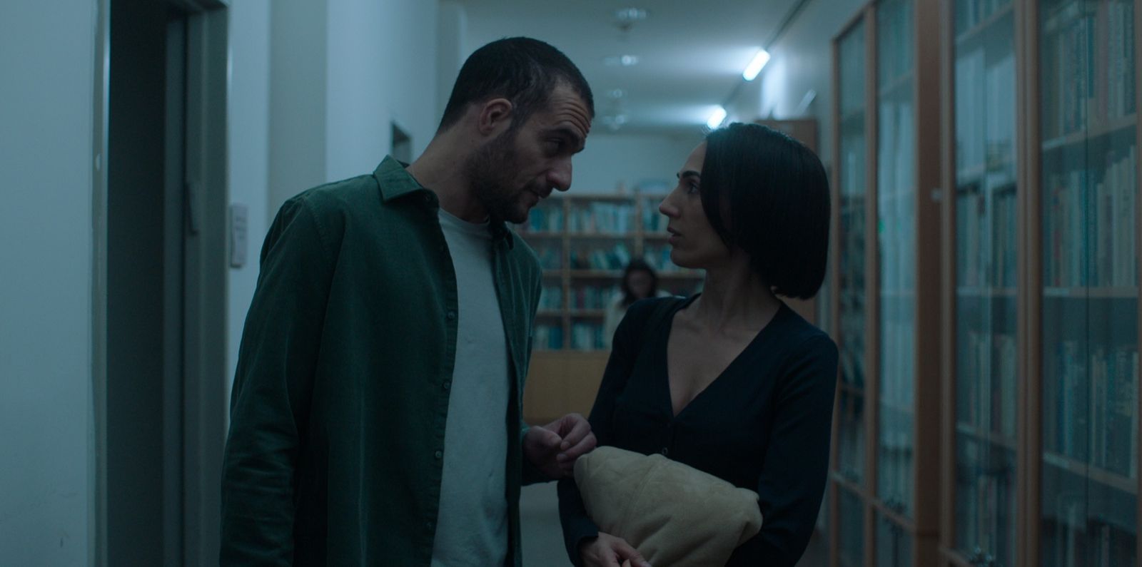 Dori (Amir Haddad) und Orna (Liraz Chamami) kennen sich lange und besser, als ihnen manchmal gut tut. (Bild: © Apple TV)