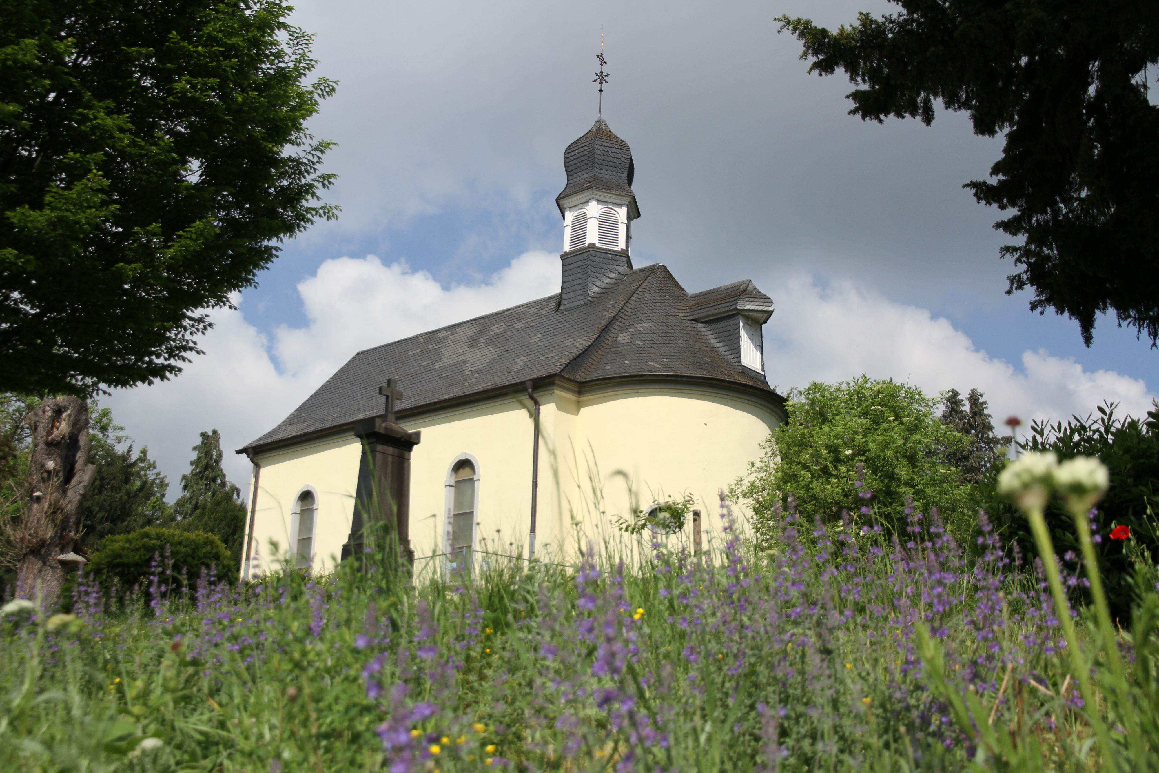 Die Nepomuk-Kapelle ist älter als der Friedhof an der Siegburger Johannesstraße.