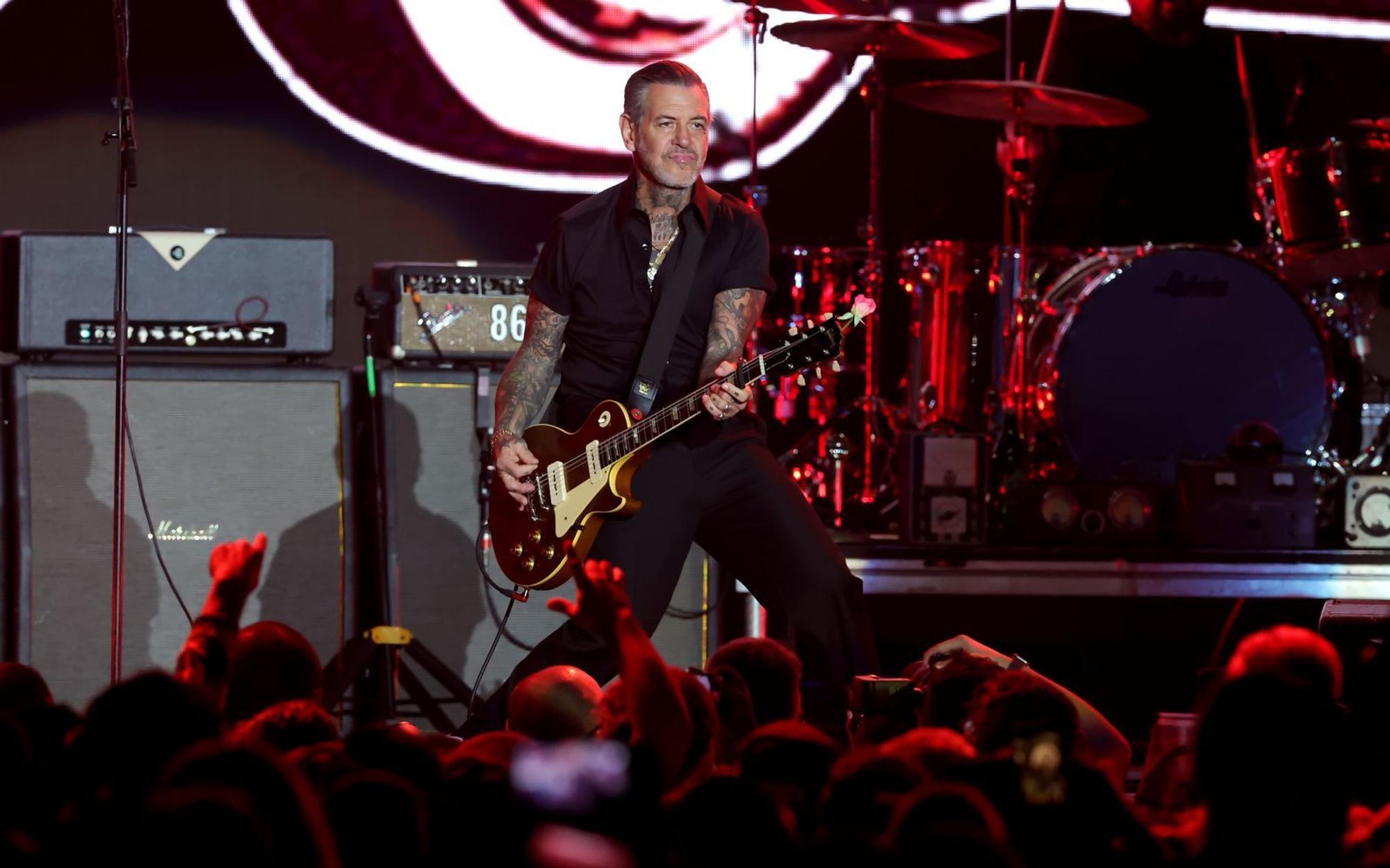 Mike Ness (Bild) veröffentlicht mit seiner Band Social Distortion erstmals seit 15 Jahren ein neues Album (“Born To Kill“). (Bild: Audacy/Kevin Winter)