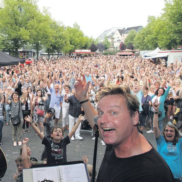 Lustige Musikanten, Konzert auf dem Siegburger Markt , Sänger Mirko Bäumer