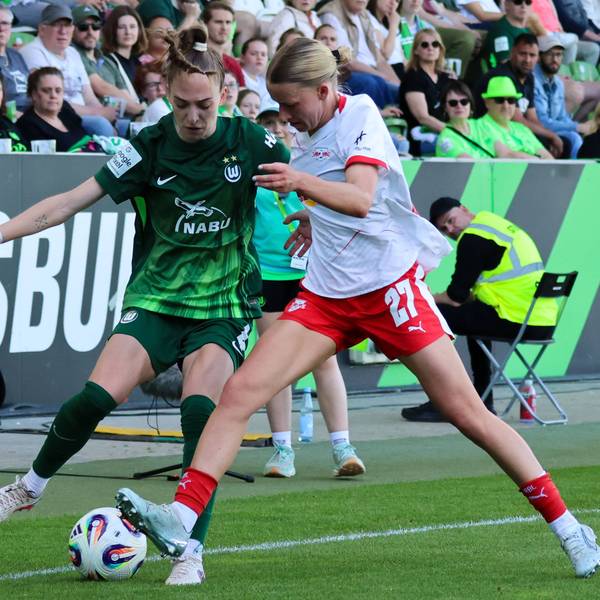 Wolfsburg, Deutschland: 02. Mai 2026 - 1. Frauen Bundesliga - 24. Spieltag - VfL Wolfsburg vs. RB Leipzig Im Bild: v.li. im Zweikampf Sophia Kleinherne VfL und Marlene Müller / Mueller RB Leipzig *** Wolfsburg, Germany 02 May 2026 1 Womens Bundesliga 24 Matchday VfL Wolfsburg vs RB Leipzig In the picture from left in the duel Sophia Kleinherne VfL and Marlene Müller Mueller RB Leipzig Copyright: HMBxMedia/MadeleinexFantini