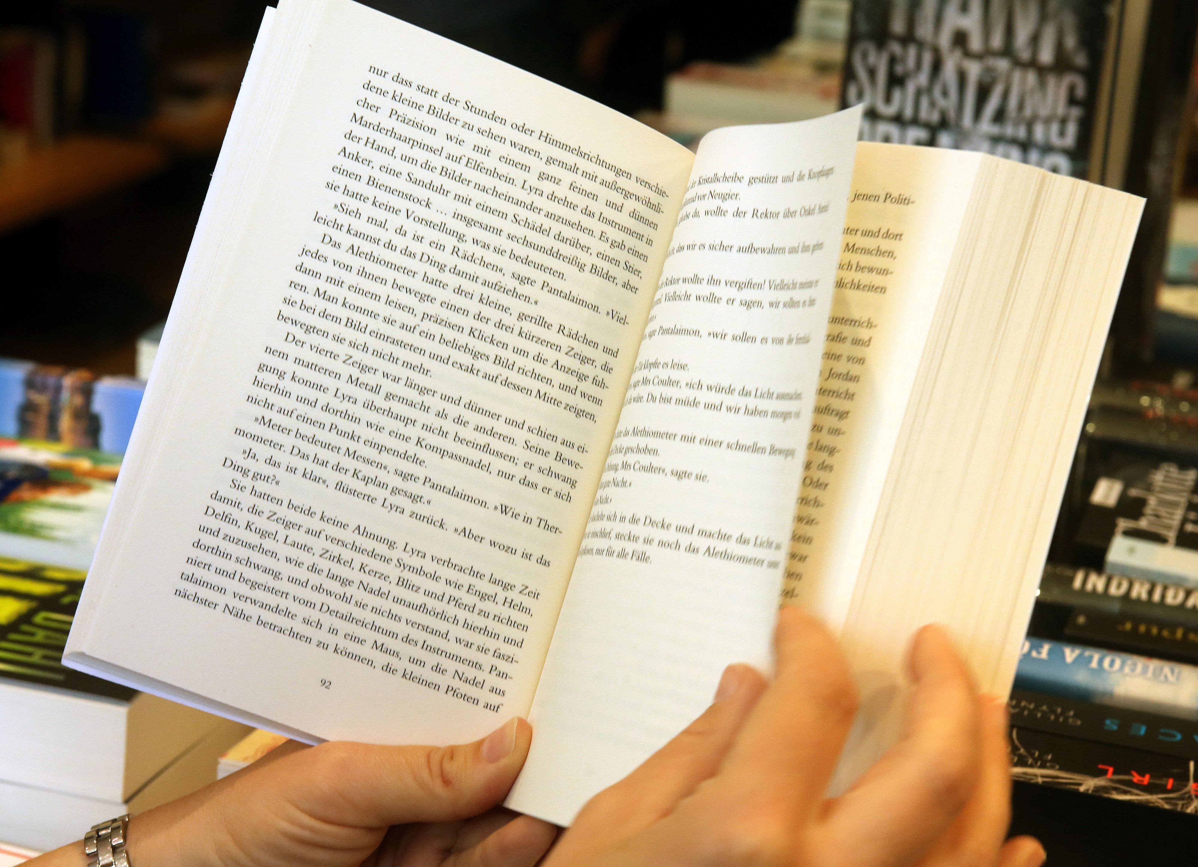 Die Stille genießen und in einem Buch lesen, ganz ohne Ablenkung. (Symbolbild)