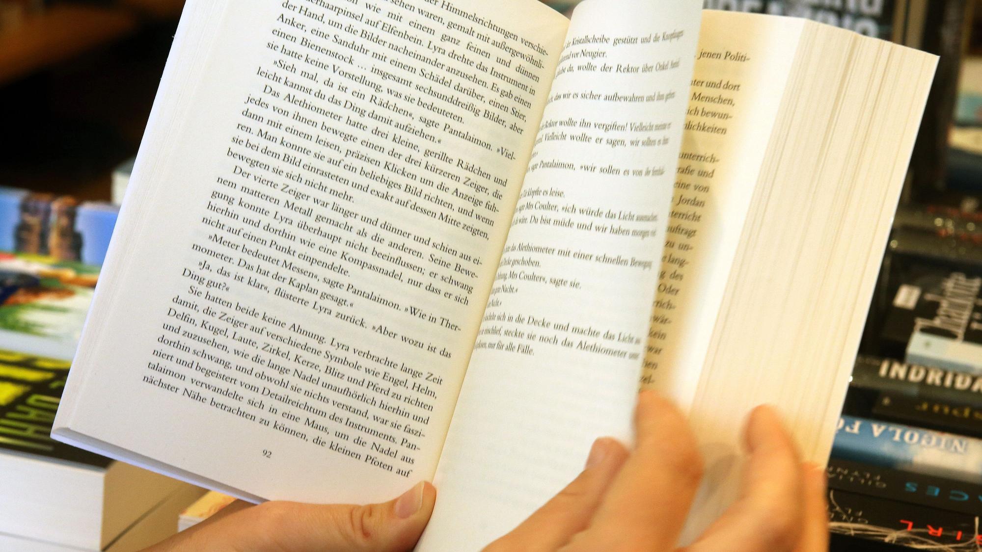 Die Stille genießen und in einem Buch lesen, ganz ohne Ablenkung. (Symbolbild)
