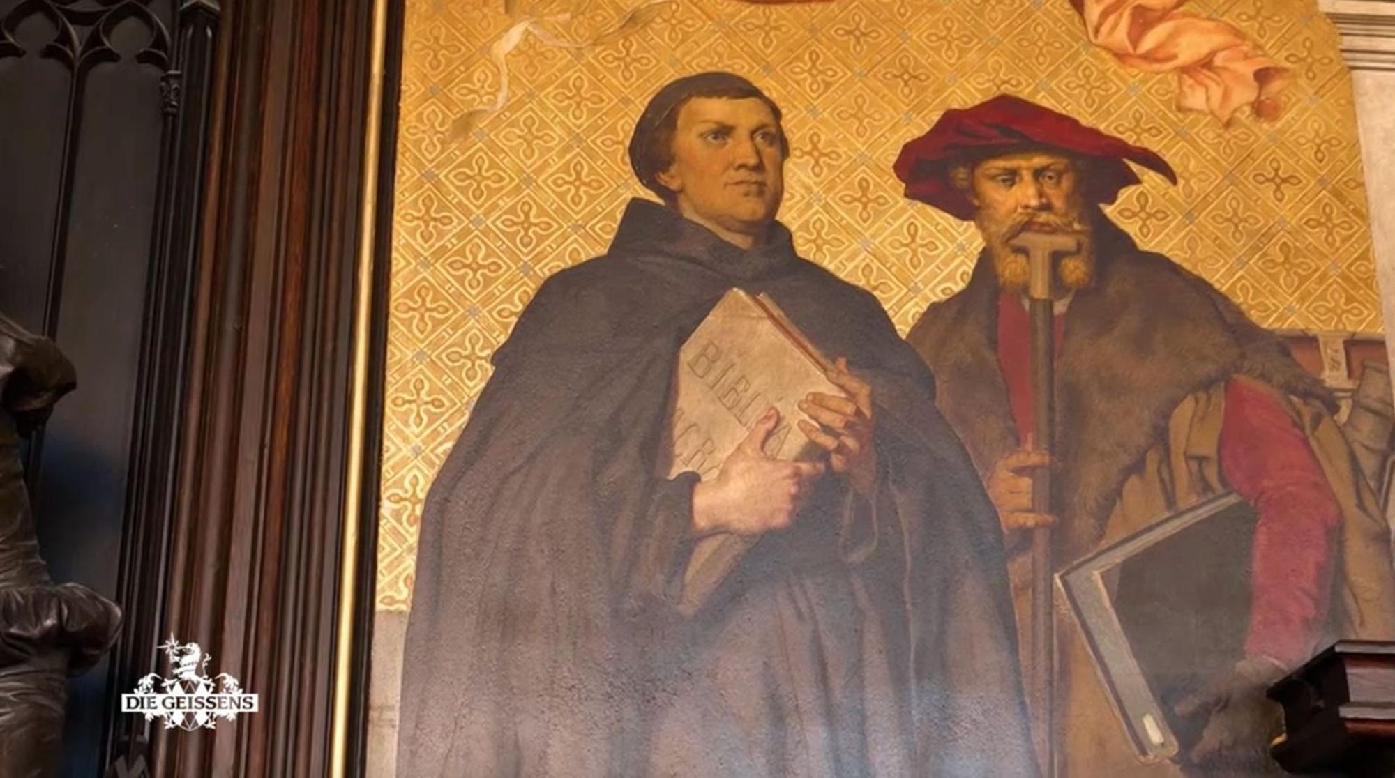 Martin Luther ist im Erfurter Rathaus an der Wand zu sehen. Laut Carmen ist es allerdings der Bürgerrechtler Martin Luther King ... (Bild: RTLZWEI)